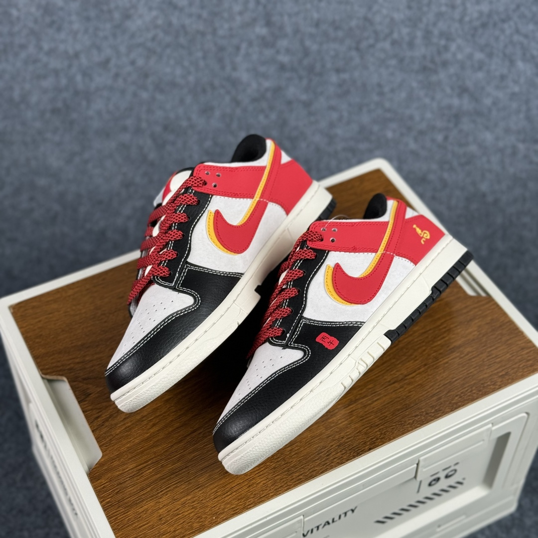 280 Nike Dunk Low Retro ‘DIY 马年限定 高端定制’耐克 低帮休闲运动板鞋 CX5050-Y63-Chinese UA Cheap High Quatity Brand Clothes Bags handbags Sneakers wholesale wholesaler seller from China Factory suppliers Fashion Clothing Shoes best Quality Beautiful Price 280 Nike Dunk Low Retro ‘DIY 马年限定 高端定制’耐克 低帮休闲运动板鞋 CX5050-Y63