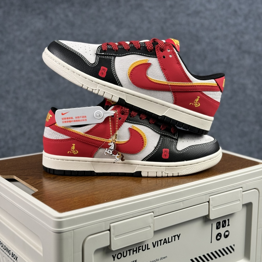 280 Nike Dunk Low Retro ‘DIY 马年限定 高端定制’耐克 低帮休闲运动板鞋 CX5050-Y63-Chinese UA Cheap High Quatity Brand Clothes Bags handbags Sneakers wholesale wholesaler seller from China Factory suppliers Fashion Clothing Shoes best Quality Beautiful Price 280 Nike Dunk Low Retro ‘DIY 马年限定 高端定制’耐克 低帮休闲运动板鞋 CX5050-Y63