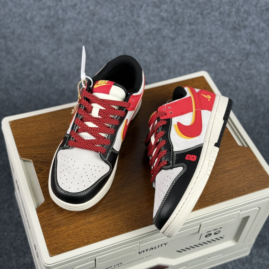 280 Nike Dunk Low Retro ‘DIY 马年限定 高端定制’耐克 低帮休闲运动板鞋 CX5050-Y63-Chinese UA Cheap High Quatity Brand Clothes Bags handbags Sneakers wholesale wholesaler seller from China Factory suppliers Fashion Clothing Shoes best Quality Beautiful Price 280 Nike Dunk Low Retro ‘DIY 马年限定 高端定制’耐克 低帮休闲运动板鞋 CX5050-Y63