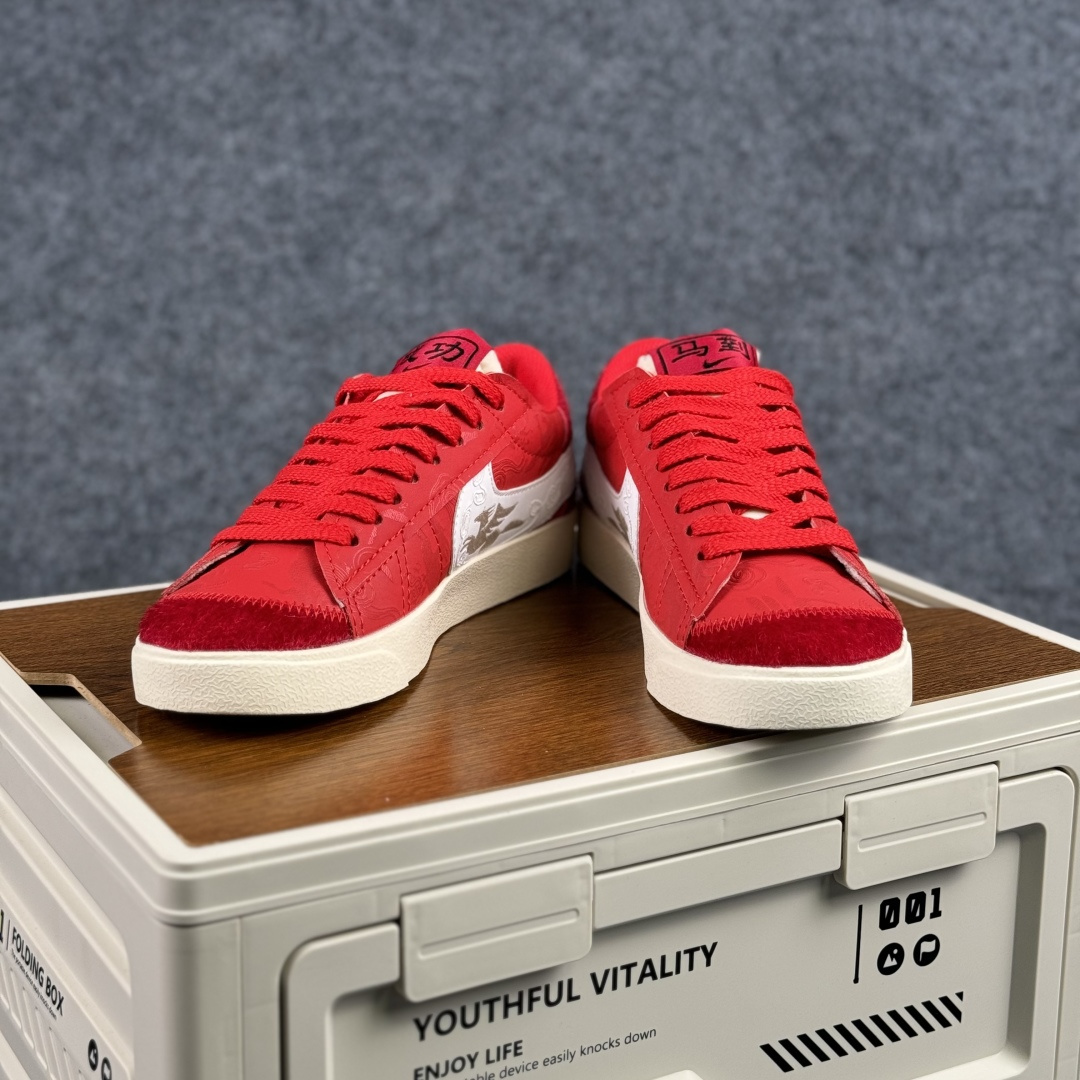 160 Nike Blazer Low '77 Jumbo 马年限定 定制开拓者 低帮休闲运动板鞋 MN2026-002-Chinese UA Cheap High Quatity Brand Clothes Bags handbags Sneakers wholesale wholesaler seller from China Factory suppliers Fashion Clothing Shoes best Quality Beautiful Price 160 Nike Blazer Low '77 Jumbo 马年限定 定制开拓者 低帮休闲运动板鞋 MN2026-002