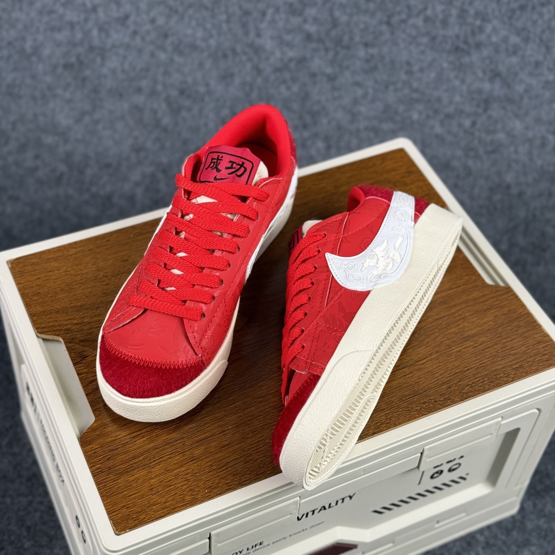 160 Nike Blazer Low '77 Jumbo 马年限定 定制开拓者 低帮休闲运动板鞋 MN2026-002-Chinese UA Cheap High Quatity Brand Clothes Bags handbags Sneakers wholesale wholesaler seller from China Factory suppliers Fashion Clothing Shoes best Quality Beautiful Price 160 Nike Blazer Low '77 Jumbo 马年限定 定制开拓者 低帮休闲运动板鞋 MN2026-002