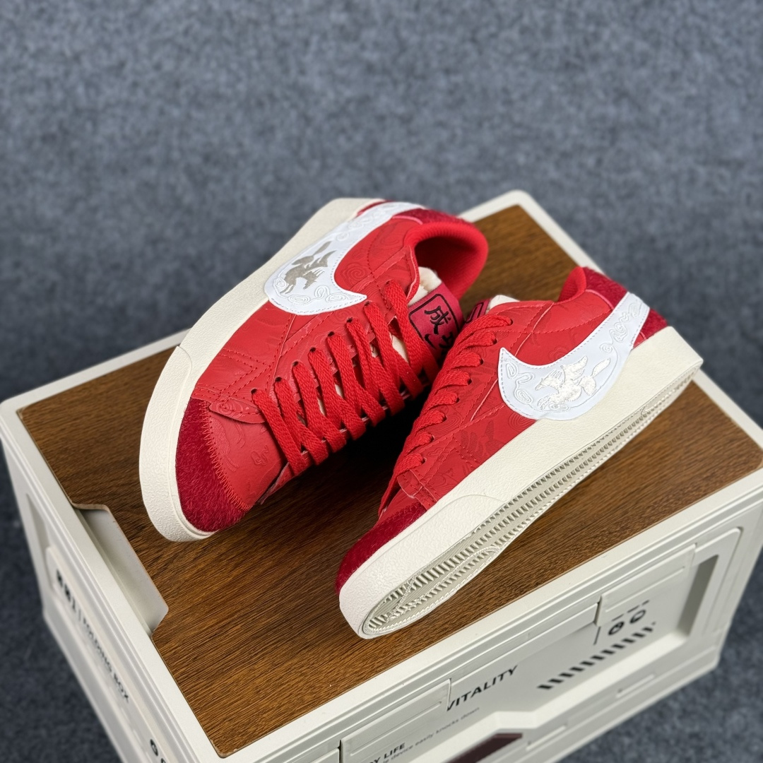 160 Nike Blazer Low '77 Jumbo 马年限定 定制开拓者 低帮休闲运动板鞋 MN2026-002-Chinese UA Cheap High Quatity Brand Clothes Bags handbags Sneakers wholesale wholesaler seller from China Factory suppliers Fashion Clothing Shoes best Quality Beautiful Price 160 Nike Blazer Low '77 Jumbo 马年限定 定制开拓者 低帮休闲运动板鞋 MN2026-002