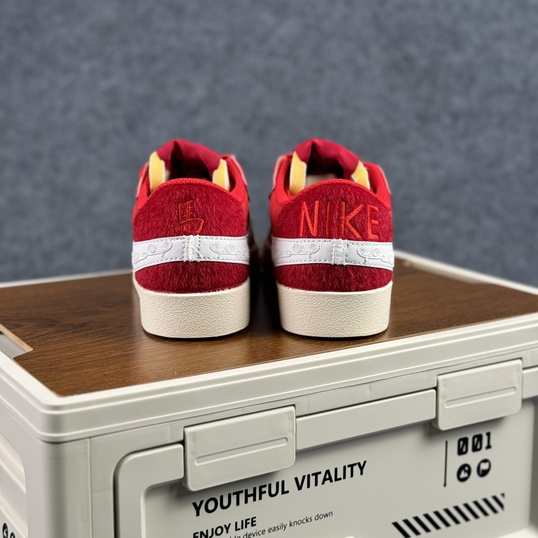 160 Nike Blazer Low '77 Jumbo 马年限定 定制开拓者 低帮休闲运动板鞋 MN2026-002-Chinese UA Cheap High Quatity Brand Clothes Bags handbags Sneakers wholesale wholesaler seller from China Factory suppliers Fashion Clothing Shoes best Quality Beautiful Price 160 Nike Blazer Low '77 Jumbo 马年限定 定制开拓者 低帮休闲运动板鞋 MN2026-002