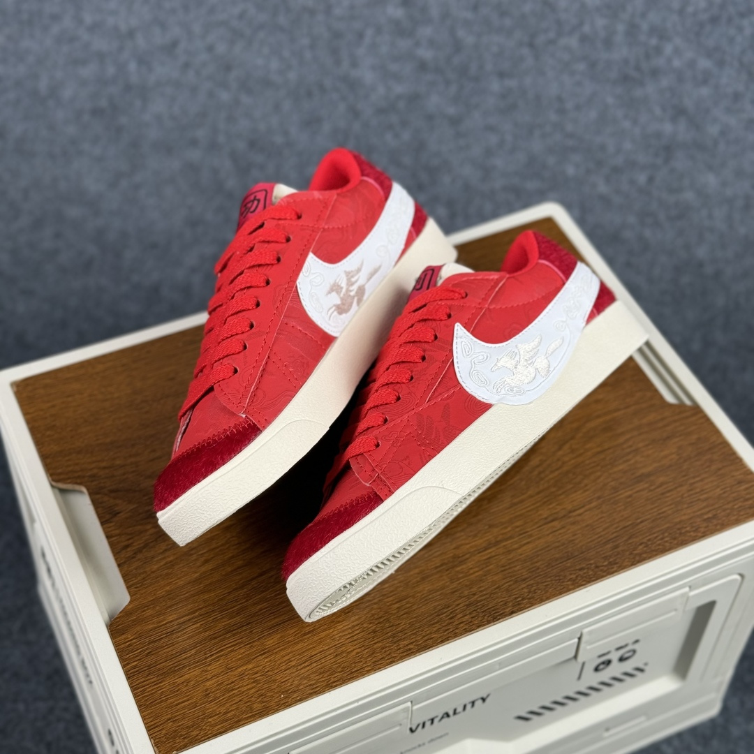 160 Nike Blazer Low '77 Jumbo 马年限定 定制开拓者 低帮休闲运动板鞋 MN2026-002-Chinese UA Cheap High Quatity Brand Clothes Bags handbags Sneakers wholesale wholesaler seller from China Factory suppliers Fashion Clothing Shoes best Quality Beautiful Price 160 Nike Blazer Low '77 Jumbo 马年限定 定制开拓者 低帮休闲运动板鞋 MN2026-002