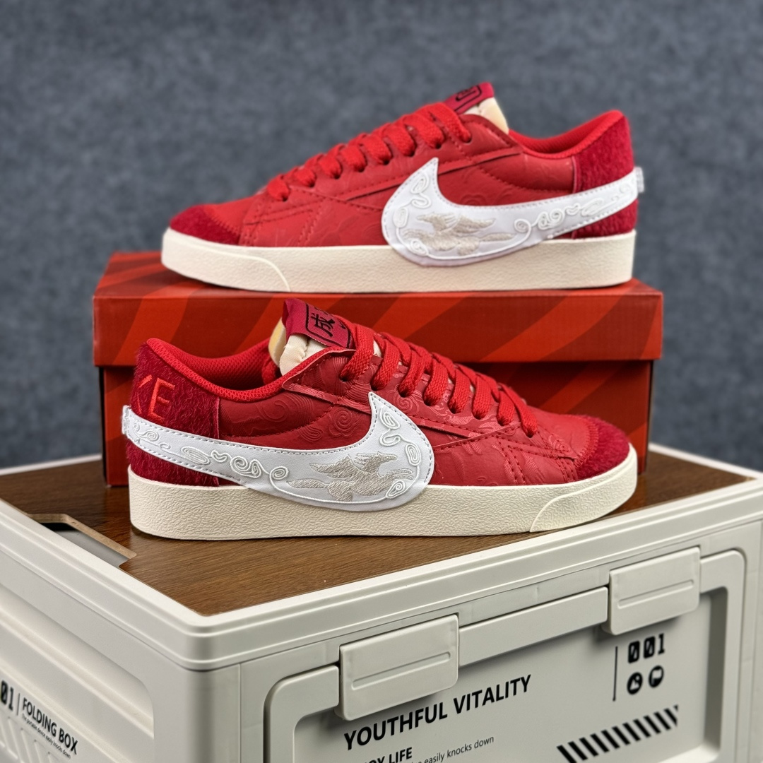 160 Nike Blazer Low '77 Jumbo 马年限定 定制开拓者 低帮休闲运动板鞋 MN2026-002-Chinese UA Cheap High Quatity Brand Clothes Bags handbags Sneakers wholesale wholesaler seller from China Factory suppliers Fashion Clothing Shoes best Quality Beautiful Price 160 Nike Blazer Low '77 Jumbo 马年限定 定制开拓者 低帮休闲运动板鞋 MN2026-002