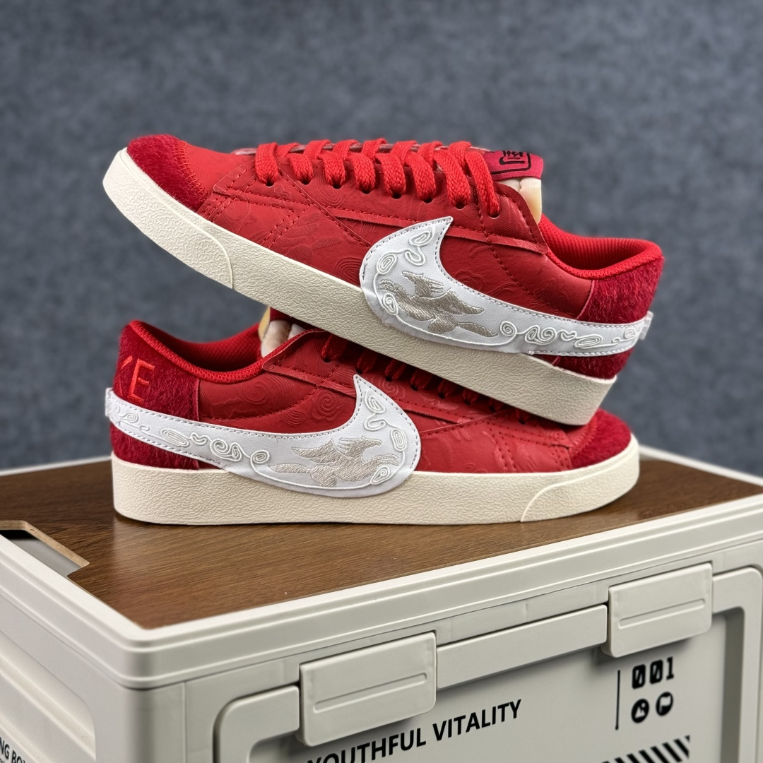 160 Nike Blazer Low '77 Jumbo 马年限定 定制开拓者 低帮休闲运动板鞋 MN2026-002-Chinese UA Cheap High Quatity Brand Clothes Bags handbags Sneakers wholesale wholesaler seller from China Factory suppliers Fashion Clothing Shoes best Quality Beautiful Price 160 Nike Blazer Low '77 Jumbo 马年限定 定制开拓者 低帮休闲运动板鞋 MN2026-002