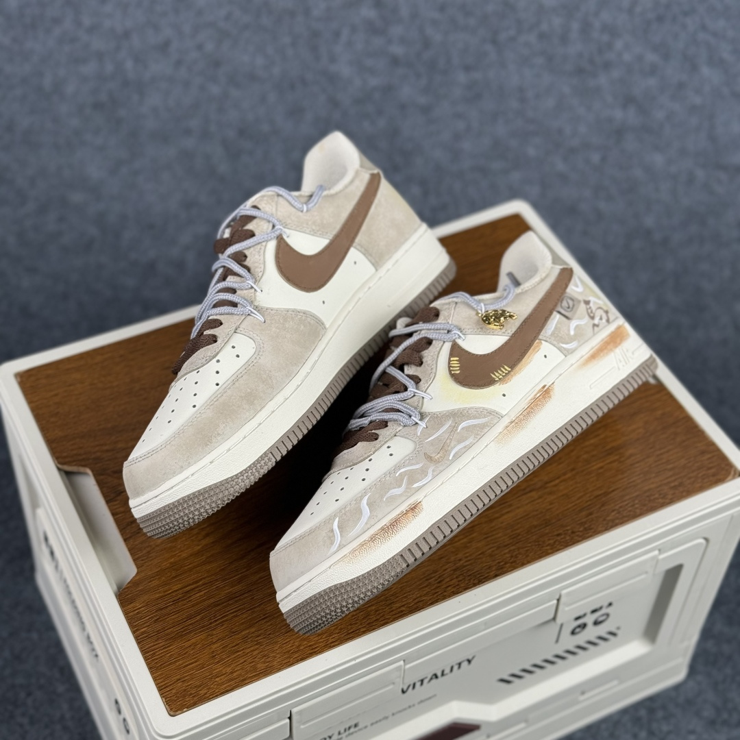290 Nike Air Force 1'07 Low ”Armored Steed” 手绘涂鸦 金戈铁马 空军一号低帮休闲板鞋 DB3301-818-Chinese UA Cheap High Quatity Brand Clothes Bags handbags Sneakers wholesale wholesaler seller from China Factory suppliers Fashion Clothing Shoes best Quality Beautiful Price 290 Nike Air Force 1'07 Low ”Armored Steed” 手绘涂鸦 金戈铁马 空军一号低帮休闲板鞋 DB3301-818