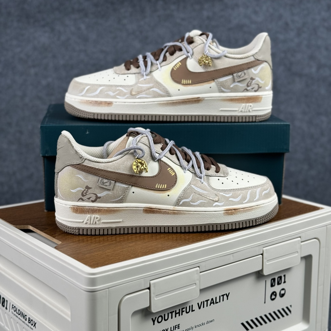 290 Nike Air Force 1'07 Low ”Armored Steed” 手绘涂鸦 金戈铁马 空军一号低帮休闲板鞋 DB3301-818-Chinese UA Cheap High Quatity Brand Clothes Bags handbags Sneakers wholesale wholesaler seller from China Factory suppliers Fashion Clothing Shoes best Quality Beautiful Price 290 Nike Air Force 1'07 Low ”Armored Steed” 手绘涂鸦 金戈铁马 空军一号低帮休闲板鞋 DB3301-818