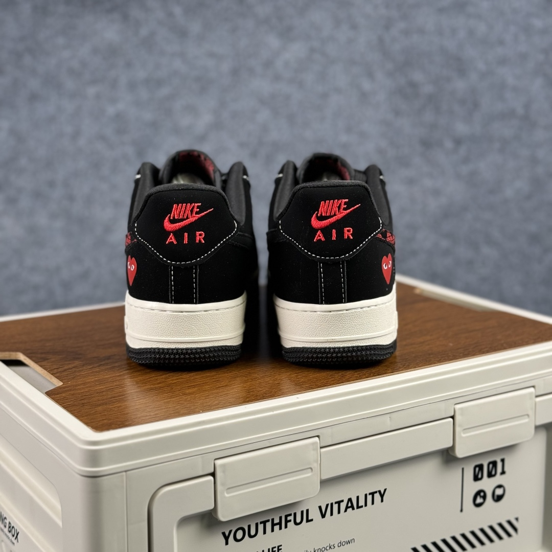 260 Nike Air Force 1'07 Low 川久保玲联名 磨砂黑红爱心 空军一号低帮休闲板鞋 LD1999-007-Chinese UA Cheap High Quatity Brand Clothes Bags handbags Sneakers wholesale wholesaler seller from China Factory suppliers Fashion Clothing Shoes best Quality Beautiful Price 260 Nike Air Force 1'07 Low 川久保玲联名 磨砂黑红爱心 空军一号低帮休闲板鞋 LD1999-007