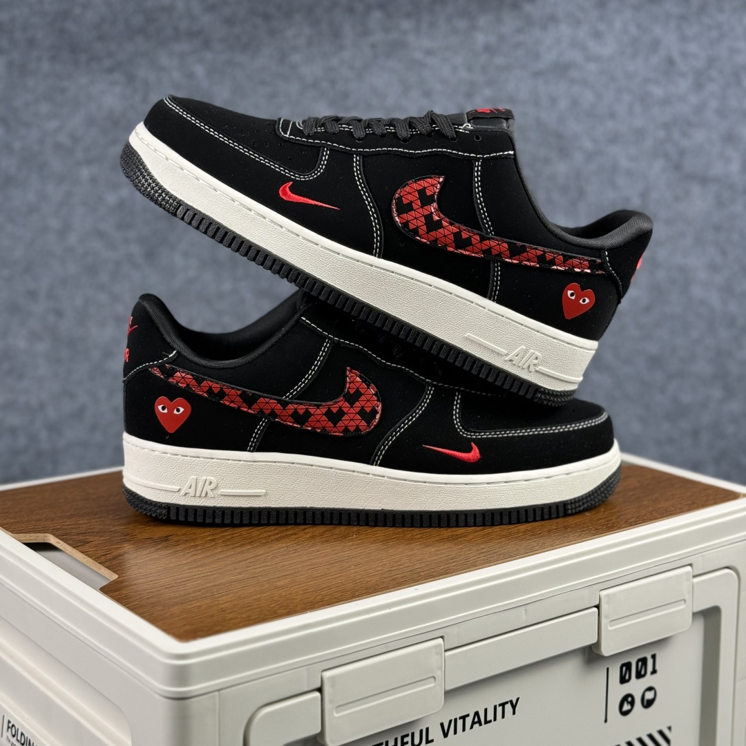 260 Nike Air Force 1'07 Low 川久保玲联名 磨砂黑红爱心 空军一号低帮休闲板鞋 LD1999-007-Chinese UA Cheap High Quatity Brand Clothes Bags handbags Sneakers wholesale wholesaler seller from China Factory suppliers Fashion Clothing Shoes best Quality Beautiful Price 260 Nike Air Force 1'07 Low 川久保玲联名 磨砂黑红爱心 空军一号低帮休闲板鞋 LD1999-007