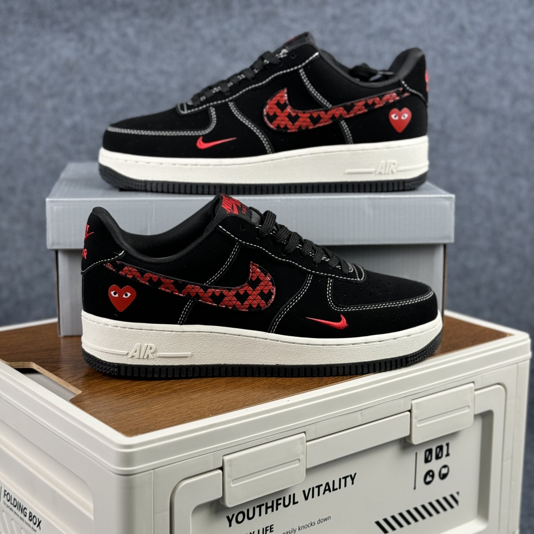 260 Nike Air Force 1'07 Low 川久保玲联名 磨砂黑红爱心 空军一号低帮休闲板鞋 LD1999-007-Chinese UA Cheap High Quatity Brand Clothes Bags handbags Sneakers wholesale wholesaler seller from China Factory suppliers Fashion Clothing Shoes best Quality Beautiful Price 260 Nike Air Force 1'07 Low 川久保玲联名 磨砂黑红爱心 空军一号低帮休闲板鞋 LD1999-007