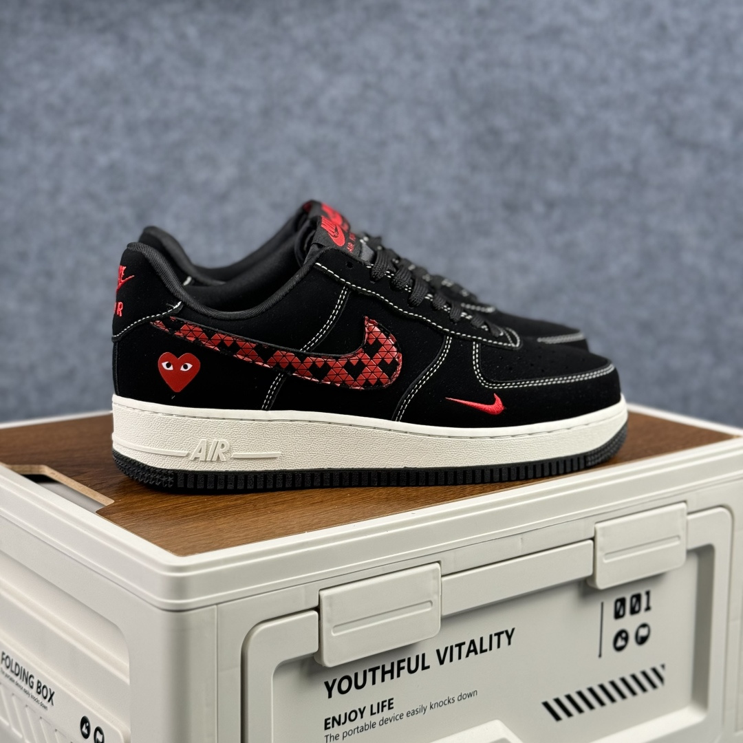 260 Nike Air Force 1'07 Low 川久保玲联名 磨砂黑红爱心 空军一号低帮休闲板鞋 LD1999-007-Chinese UA Cheap High Quatity Brand Clothes Bags handbags Sneakers wholesale wholesaler seller from China Factory suppliers Fashion Clothing Shoes best Quality Beautiful Price 260 Nike Air Force 1'07 Low 川久保玲联名 磨砂黑红爱心 空军一号低帮休闲板鞋 LD1999-007