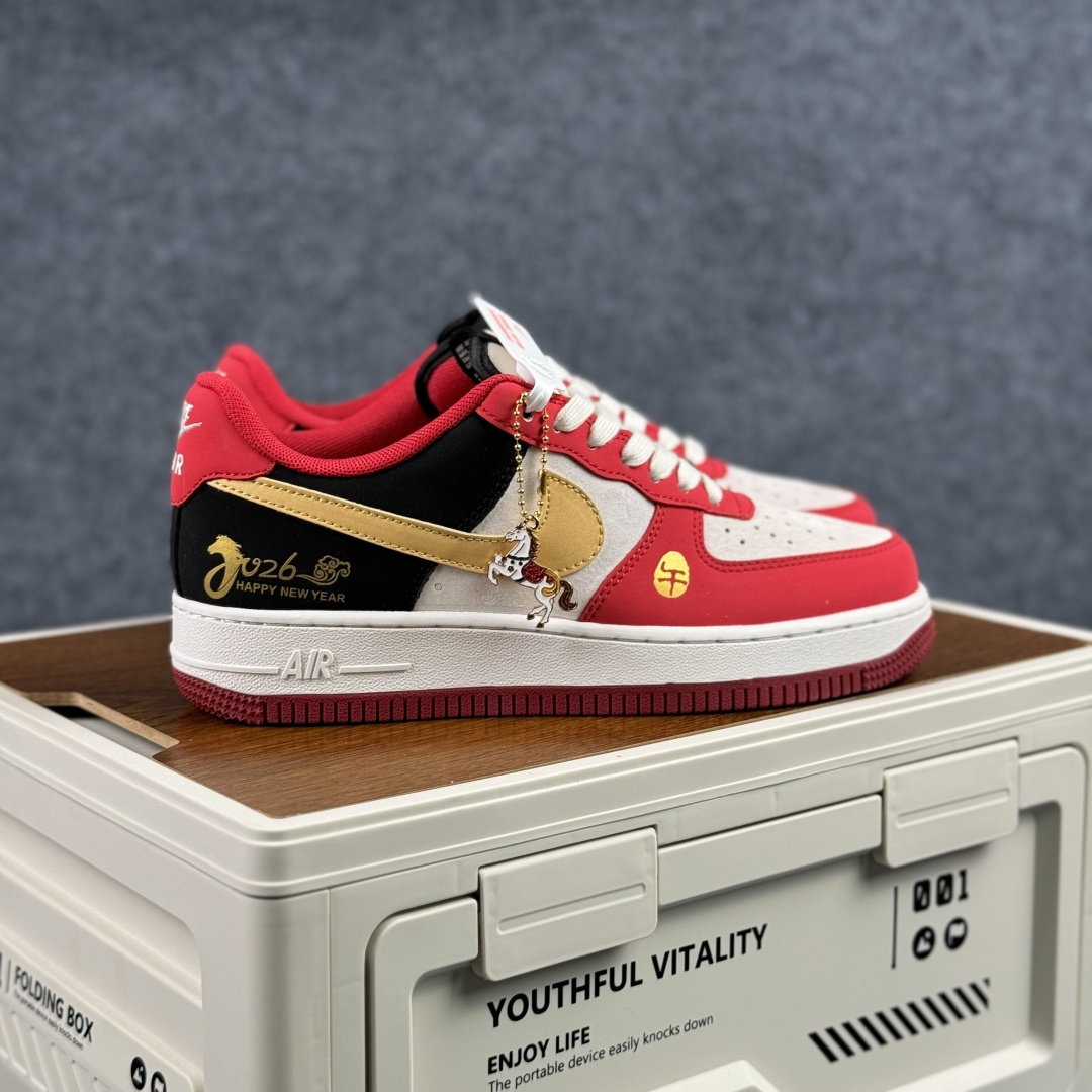 260 Nike Air Force 1'07 Low 马年限定 红黑金撞色 空军一号低帮休闲板鞋 JP2026-139-Chinese UA Cheap High Quatity Brand Clothes Bags handbags Sneakers wholesale wholesaler seller from China Factory suppliers Fashion Clothing Shoes best Quality Beautiful Price 260 Nike Air Force 1'07 Low 马年限定 红黑金撞色 空军一号低帮休闲板鞋 JP2026-139