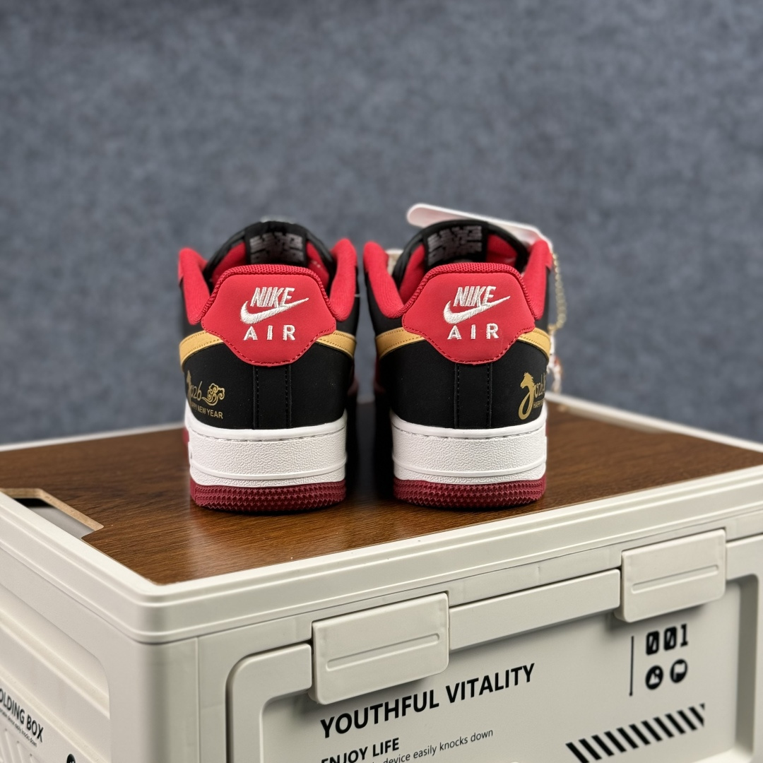 260 Nike Air Force 1'07 Low 马年限定 红黑金撞色 空军一号低帮休闲板鞋 JP2026-139-Chinese UA Cheap High Quatity Brand Clothes Bags handbags Sneakers wholesale wholesaler seller from China Factory suppliers Fashion Clothing Shoes best Quality Beautiful Price 260 Nike Air Force 1'07 Low 马年限定 红黑金撞色 空军一号低帮休闲板鞋 JP2026-139