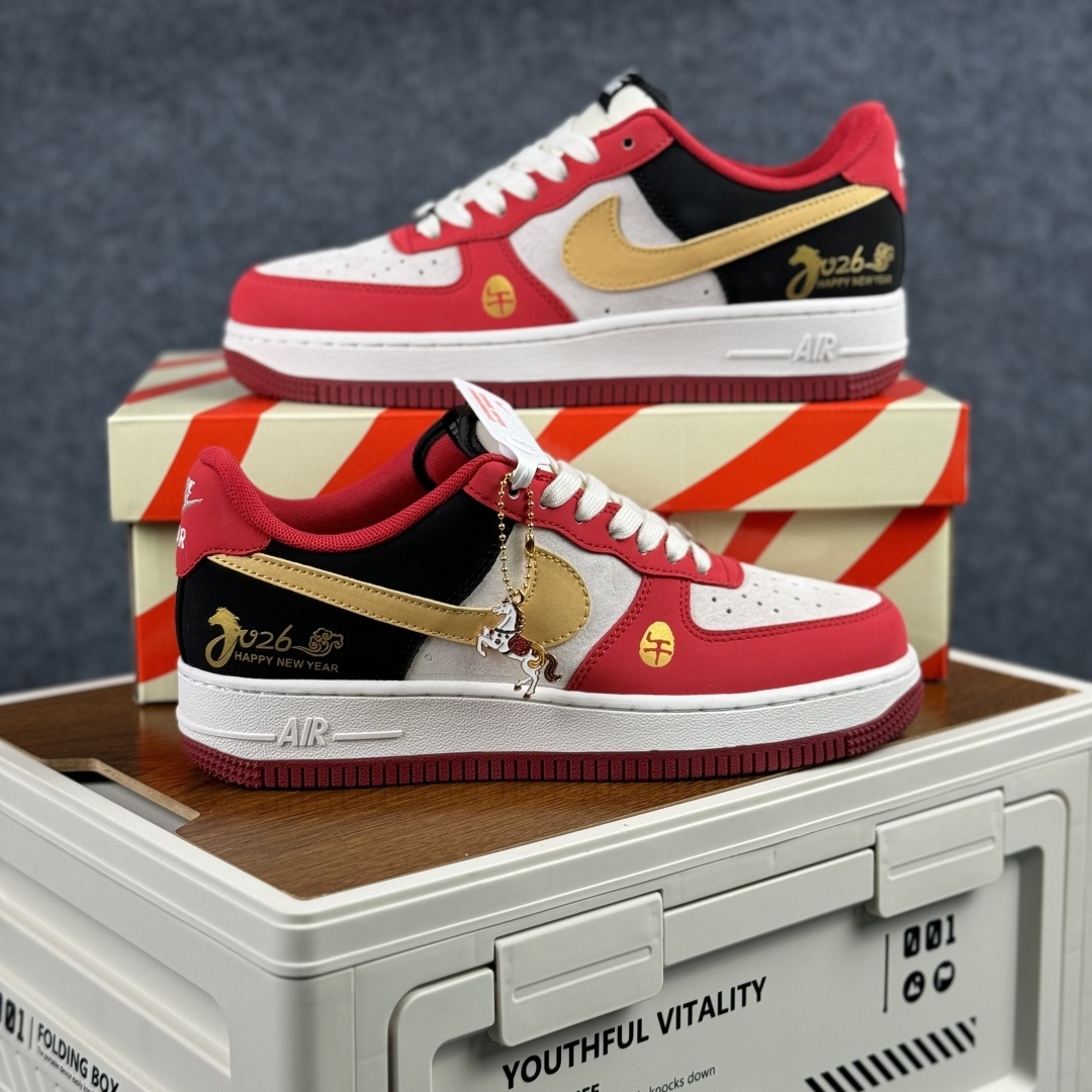 260 Nike Air Force 1'07 Low 马年限定 红黑金撞色 空军一号低帮休闲板鞋 JP2026-139-Chinese UA Cheap High Quatity Brand Clothes Bags handbags Sneakers wholesale wholesaler seller from China Factory suppliers Fashion Clothing Shoes best Quality Beautiful Price 260 Nike Air Force 1'07 Low 马年限定 红黑金撞色 空军一号低帮休闲板鞋 JP2026-139
