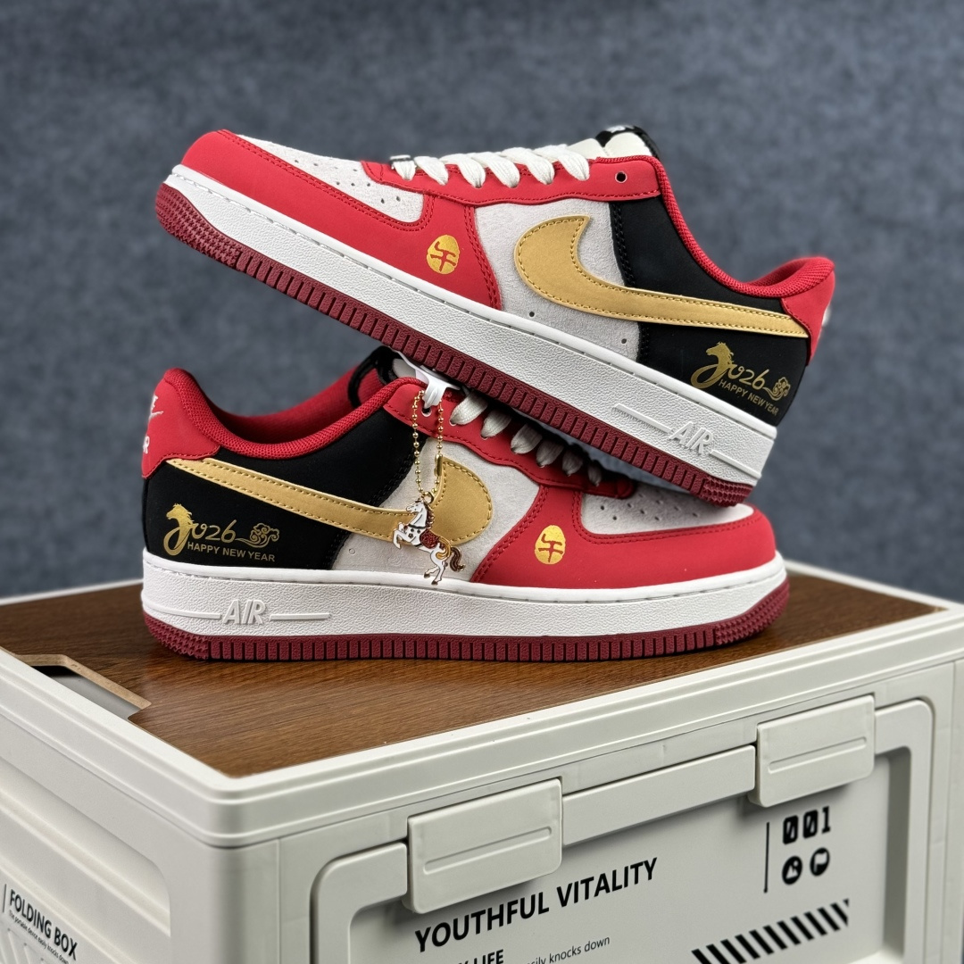 260 Nike Air Force 1'07 Low 马年限定 红黑金撞色 空军一号低帮休闲板鞋 JP2026-139-Chinese UA Cheap High Quatity Brand Clothes Bags handbags Sneakers wholesale wholesaler seller from China Factory suppliers Fashion Clothing Shoes best Quality Beautiful Price 260 Nike Air Force 1'07 Low 马年限定 红黑金撞色 空军一号低帮休闲板鞋 JP2026-139