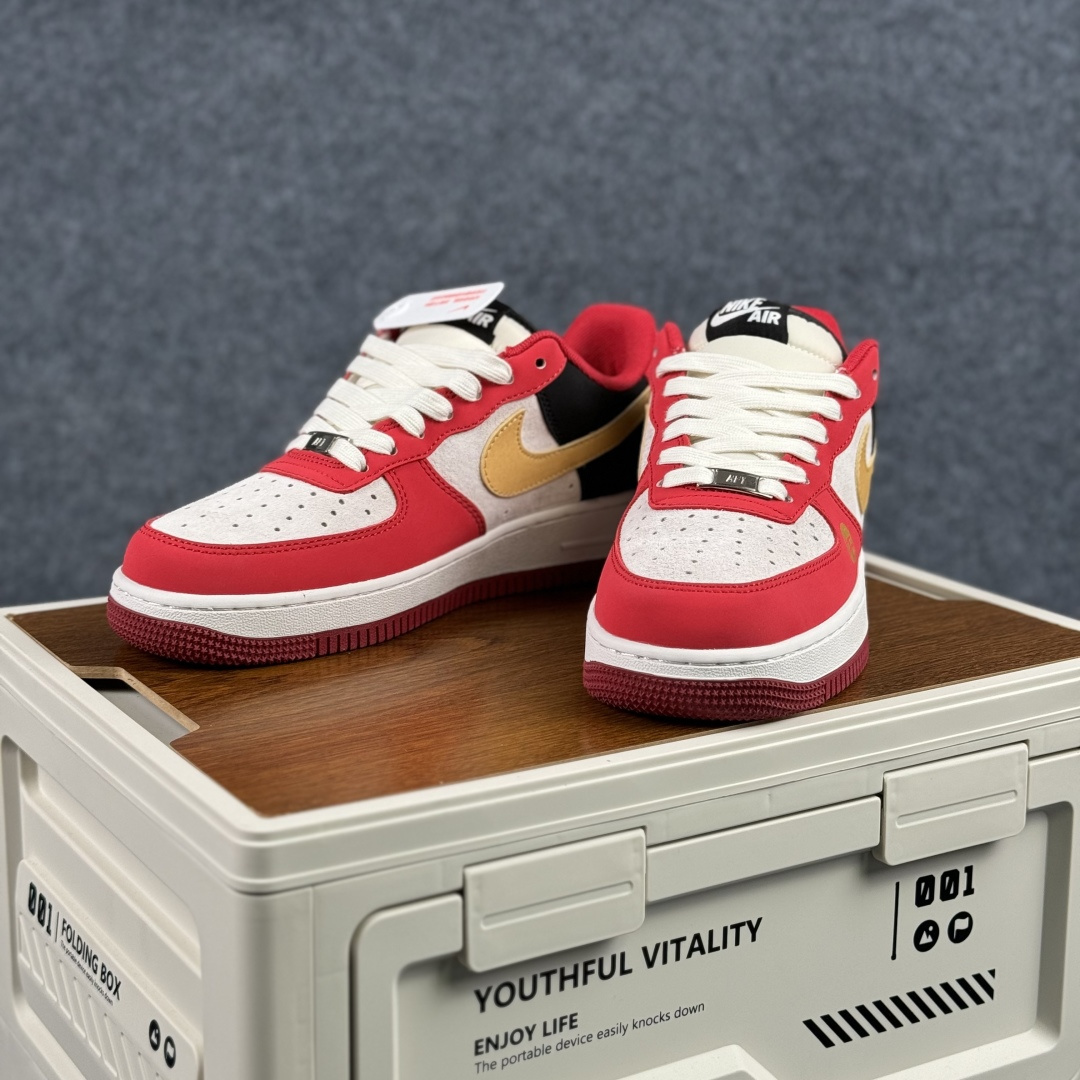 260 Nike Air Force 1'07 Low 马年限定 红黑金撞色 空军一号低帮休闲板鞋 JP2026-139-Chinese UA Cheap High Quatity Brand Clothes Bags handbags Sneakers wholesale wholesaler seller from China Factory suppliers Fashion Clothing Shoes best Quality Beautiful Price 260 Nike Air Force 1'07 Low 马年限定 红黑金撞色 空军一号低帮休闲板鞋 JP2026-139