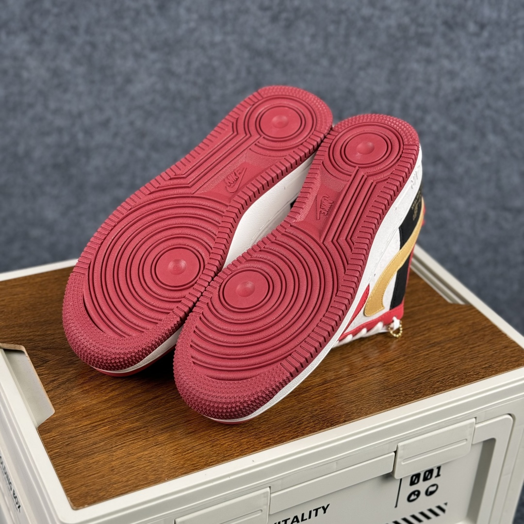 260 Nike Air Force 1'07 Low 马年限定 红黑金撞色 空军一号低帮休闲板鞋 JP2026-139-Chinese UA Cheap High Quatity Brand Clothes Bags handbags Sneakers wholesale wholesaler seller from China Factory suppliers Fashion Clothing Shoes best Quality Beautiful Price 260 Nike Air Force 1'07 Low 马年限定 红黑金撞色 空军一号低帮休闲板鞋 JP2026-139