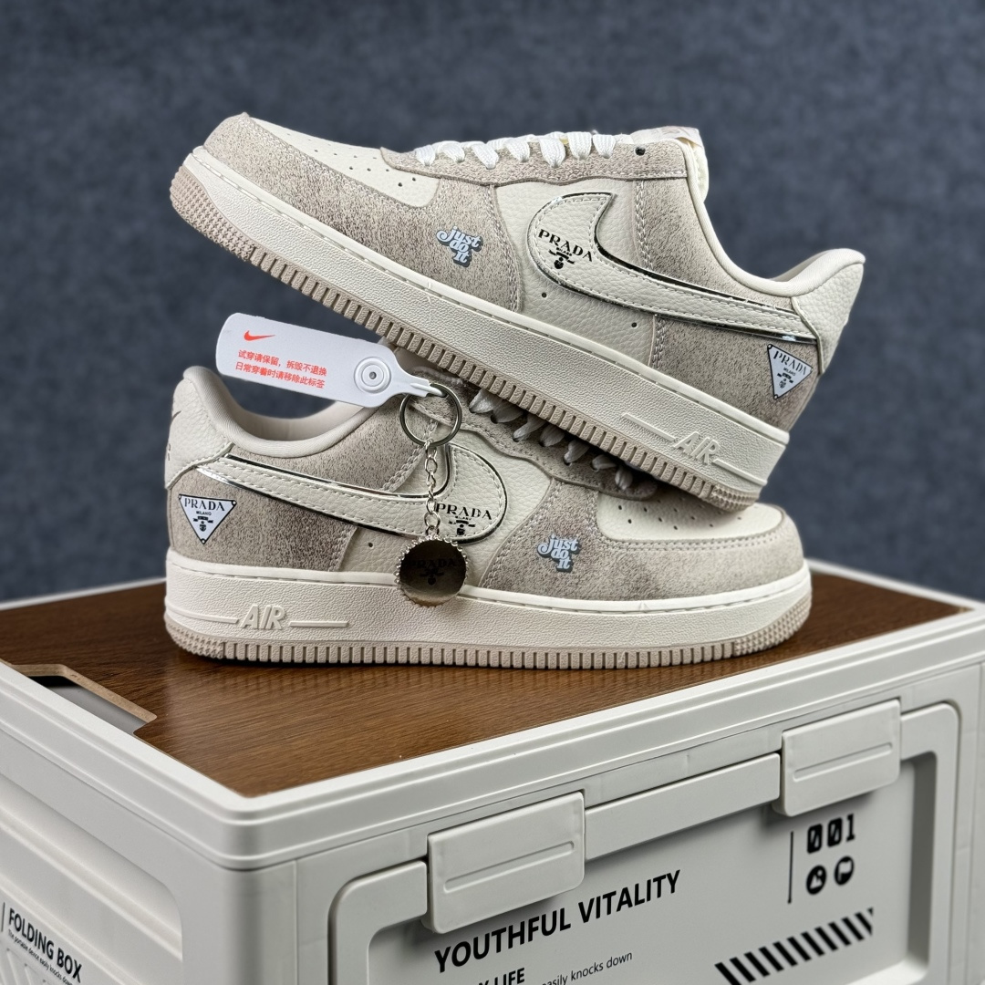 260 Nike Air Force 1'07 Low 联名款 奶油灰调 空军一号低帮休闲板鞋 XL1979-129-Chinese UA Cheap High Quatity Brand Clothes Bags handbags Sneakers wholesale wholesaler seller from China Factory suppliers Fashion Clothing Shoes best Quality Beautiful Price 260 Nike Air Force 1'07 Low 联名款 奶油灰调 空军一号低帮休闲板鞋 XL1979-129