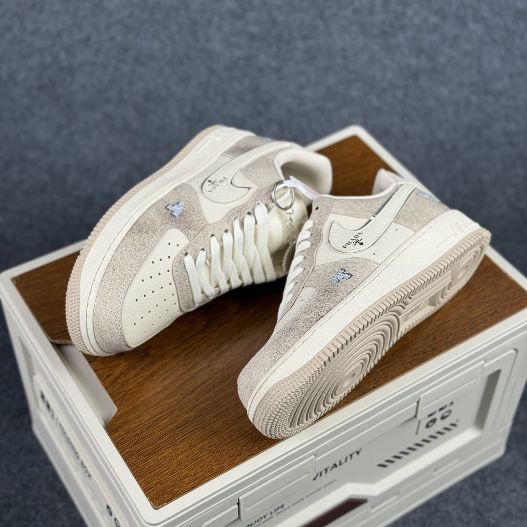260 Nike Air Force 1'07 Low 联名款 奶油灰调 空军一号低帮休闲板鞋 XL1979-129-Chinese UA Cheap High Quatity Brand Clothes Bags handbags Sneakers wholesale wholesaler seller from China Factory suppliers Fashion Clothing Shoes best Quality Beautiful Price 260 Nike Air Force 1'07 Low 联名款 奶油灰调 空军一号低帮休闲板鞋 XL1979-129