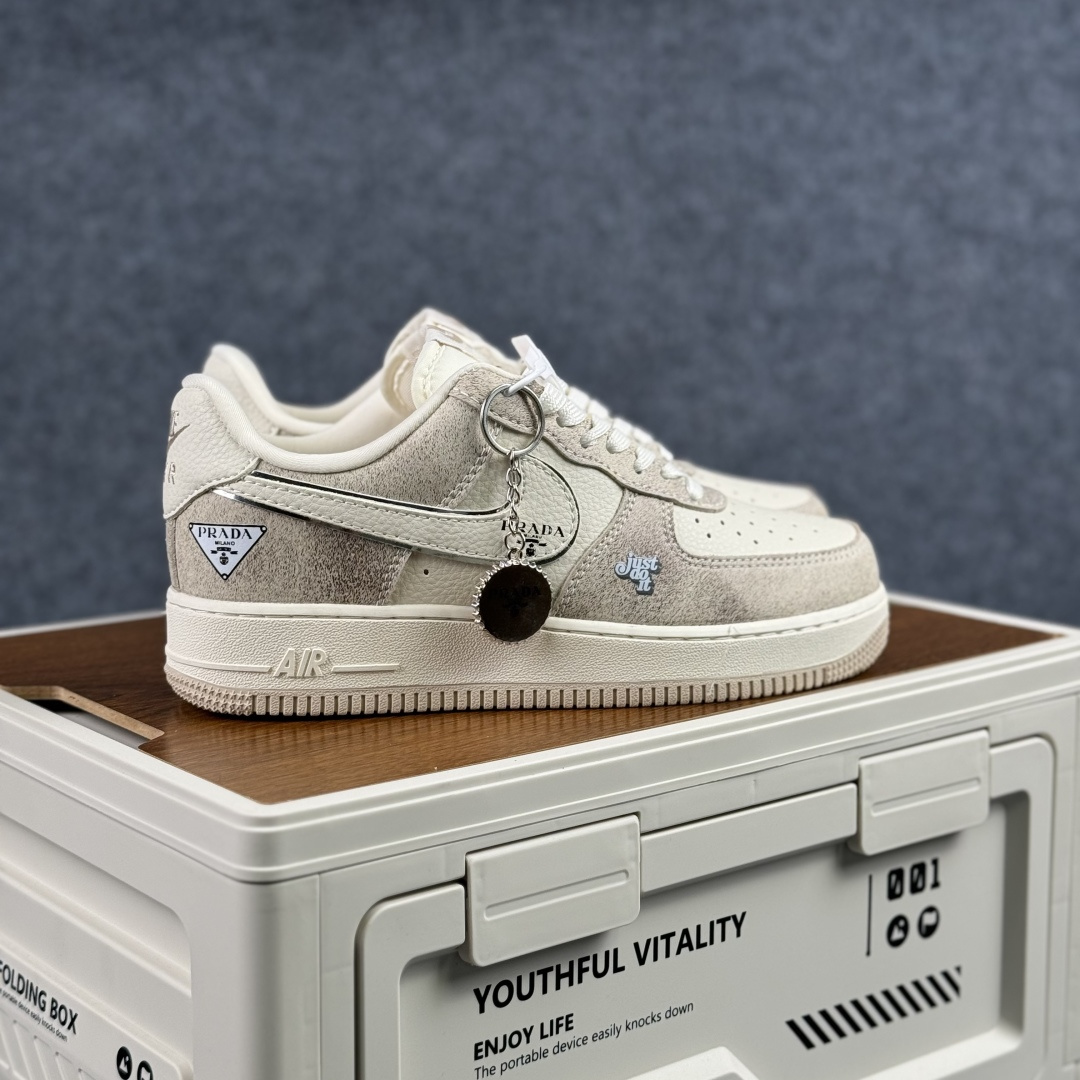 260 Nike Air Force 1'07 Low 联名款 奶油灰调 空军一号低帮休闲板鞋 XL1979-129-Chinese UA Cheap High Quatity Brand Clothes Bags handbags Sneakers wholesale wholesaler seller from China Factory suppliers Fashion Clothing Shoes best Quality Beautiful Price 260 Nike Air Force 1'07 Low 联名款 奶油灰调 空军一号低帮休闲板鞋 XL1979-129