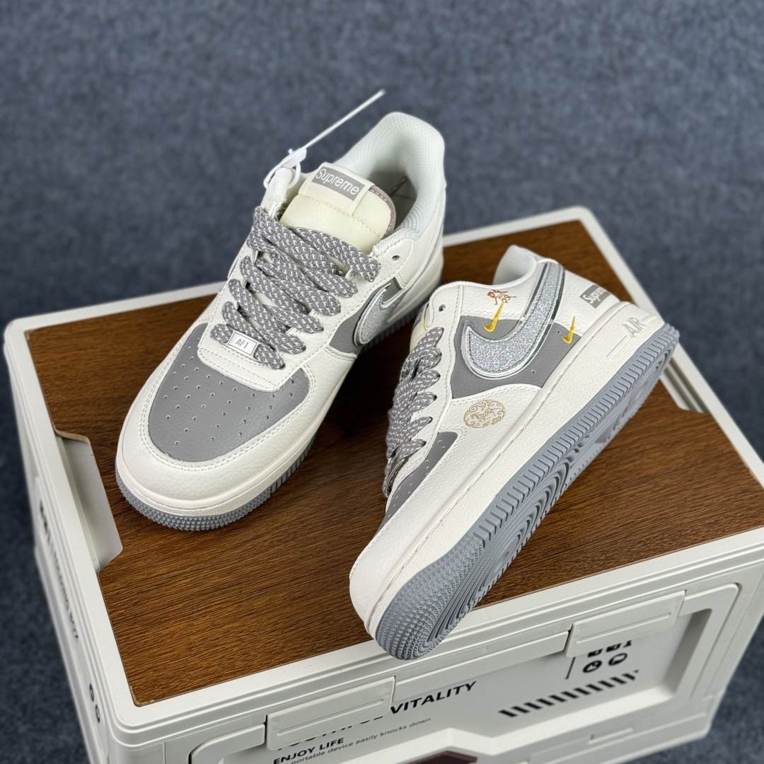 260 NIke Air Force 1 ‘07 Low 马年限定 空军一号 低帮 运动鞋 休闲鞋 QY6878-603-Chinese UA Cheap High Quatity Brand Clothes Bags handbags Sneakers wholesale wholesaler seller from China Factory suppliers Fashion Clothing Shoes best Quality Beautiful Price 260 NIke Air Force 1 ‘07 Low 马年限定 空军一号 低帮 运动鞋 休闲鞋 QY6878-603