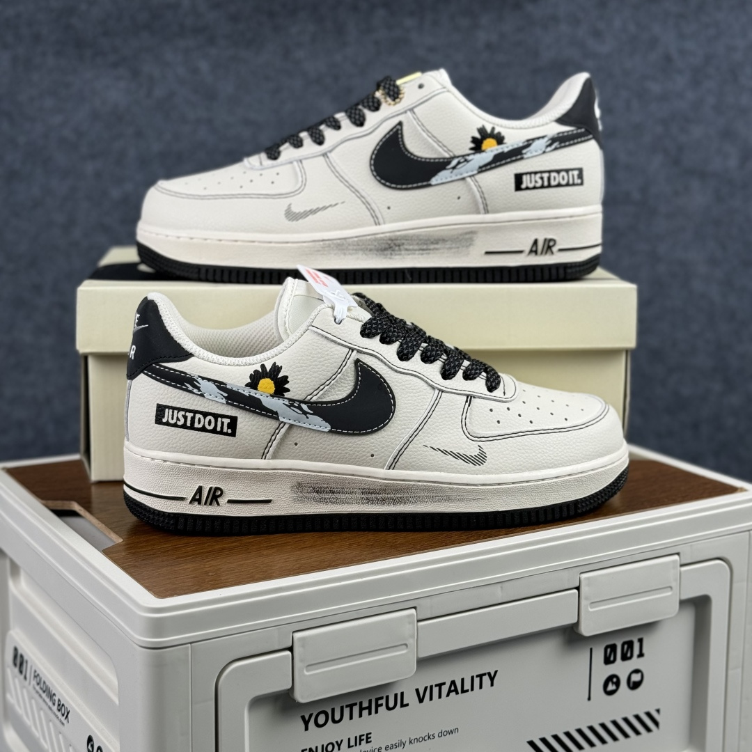 260 Nike Air Force 1'07 Low 权志龙联名 雏菊米黑勾 空军一号低帮休闲板鞋 XY2025-003