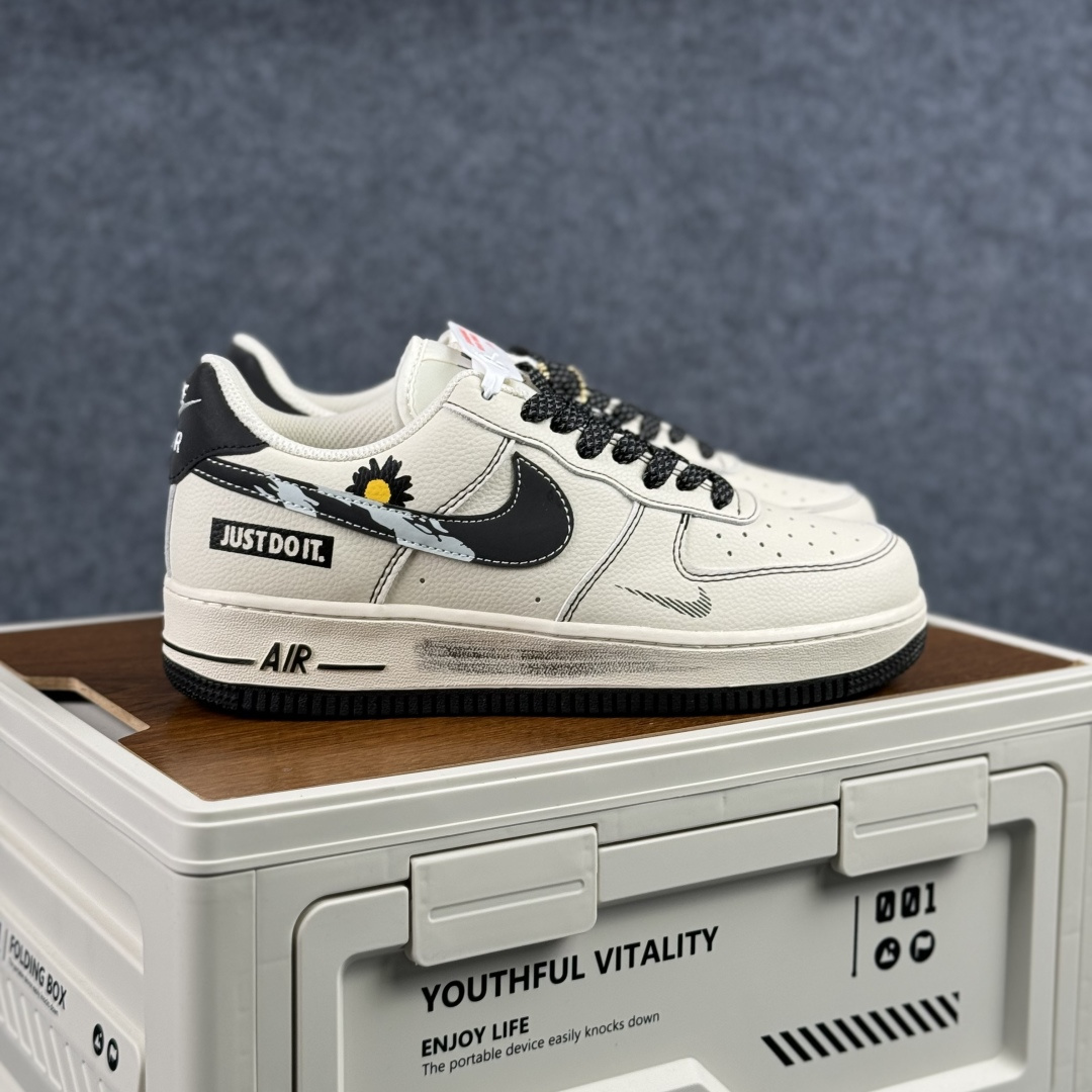 260 Nike Air Force 1'07 Low 权志龙联名 雏菊米黑勾 空军一号低帮休闲板鞋 XY2025-003