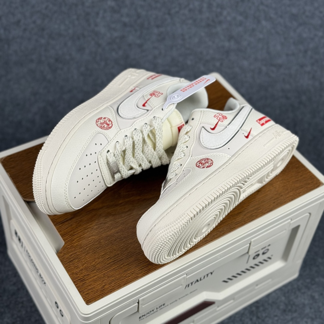260 NIke Air Force 1 ‘07 Low 马年限定 斯图西联名 空军一号 低帮 运动鞋 休闲鞋 QY6878-605-Chinese UA Cheap High Quatity Brand Clothes Bags handbags Sneakers wholesale wholesaler seller from China Factory suppliers Fashion Clothing Shoes best Quality Beautiful Price 260 NIke Air Force 1 ‘07 Low 马年限定 斯图西联名 空军一号 低帮 运动鞋 休闲鞋 QY6878-605