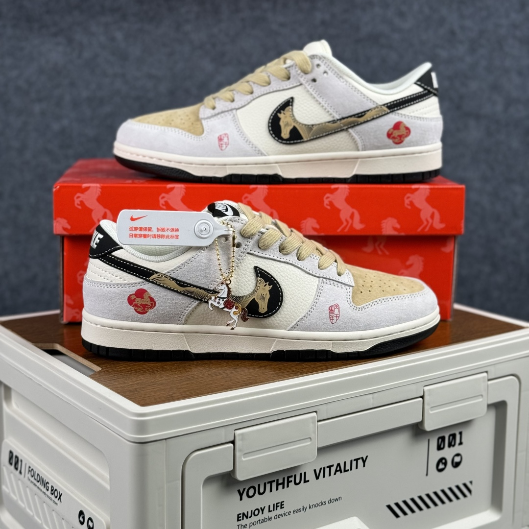 280 Nike SB Dunk Low 马年限定 高端定制 低帮休闲鞋浅米与浅灰的温柔交织 LX1988-811-Chinese UA Cheap High Quatity Brand Clothes Bags handbags Sneakers wholesale wholesaler seller from China Factory suppliers Fashion Clothing Shoes best Quality Beautiful Price 280 Nike SB Dunk Low 马年限定 高端定制 低帮休闲鞋浅米与浅灰的温柔交织 LX1988-811