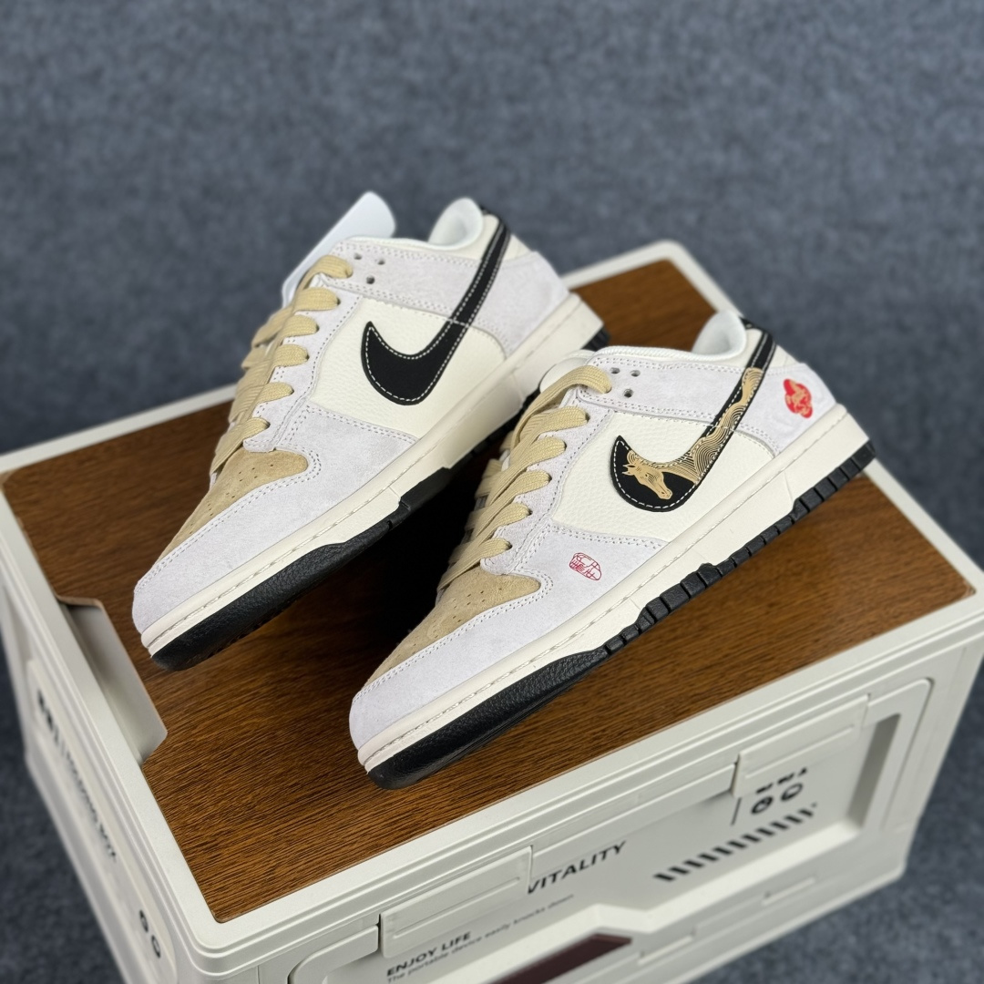 280 Nike SB Dunk Low 马年限定 高端定制 低帮休闲鞋浅米与浅灰的温柔交织 LX1988-811-Chinese UA Cheap High Quatity Brand Clothes Bags handbags Sneakers wholesale wholesaler seller from China Factory suppliers Fashion Clothing Shoes best Quality Beautiful Price 280 Nike SB Dunk Low 马年限定 高端定制 低帮休闲鞋浅米与浅灰的温柔交织 LX1988-811