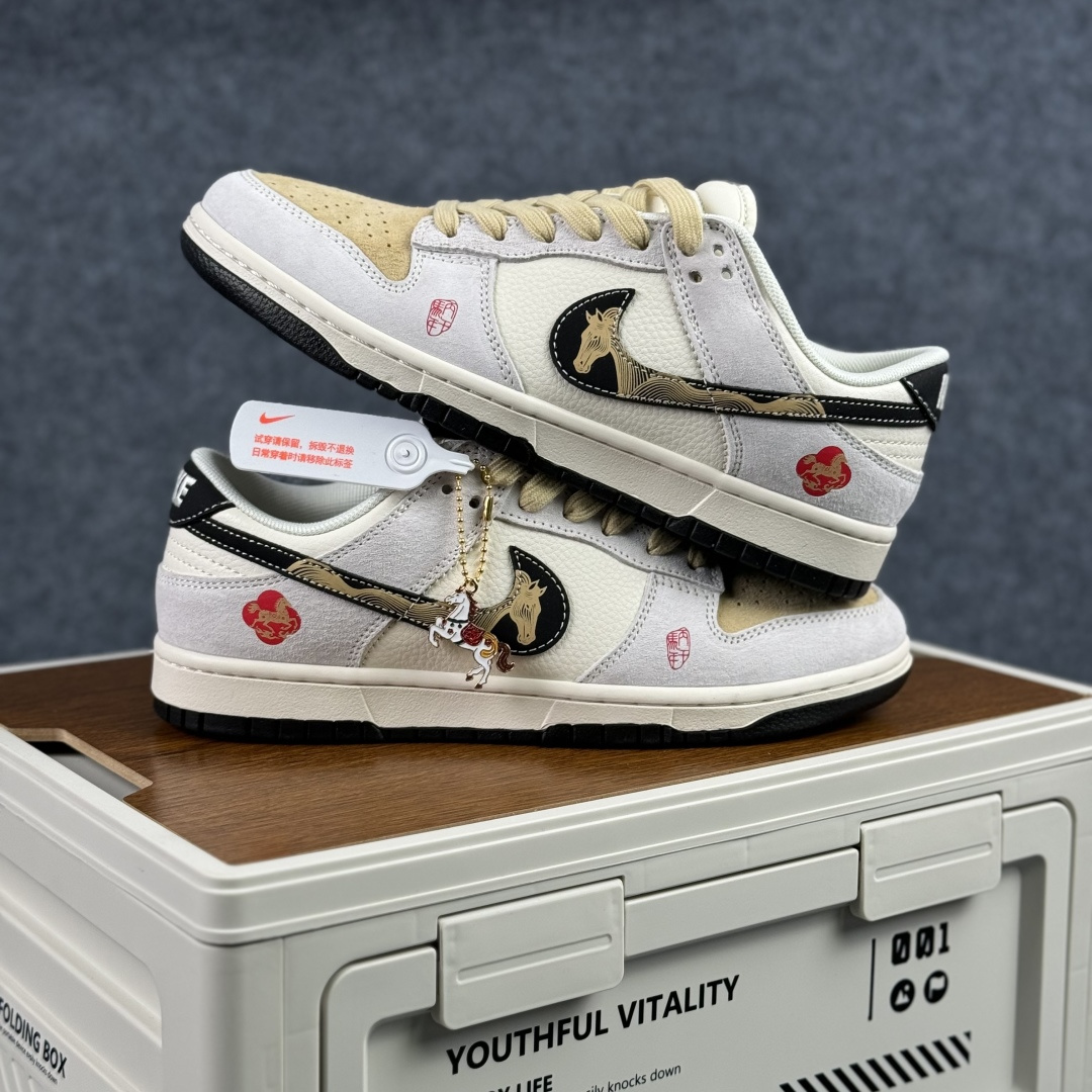 280 Nike SB Dunk Low 马年限定 高端定制 低帮休闲鞋浅米与浅灰的温柔交织 LX1988-811-Chinese UA Cheap High Quatity Brand Clothes Bags handbags Sneakers wholesale wholesaler seller from China Factory suppliers Fashion Clothing Shoes best Quality Beautiful Price 280 Nike SB Dunk Low 马年限定 高端定制 低帮休闲鞋浅米与浅灰的温柔交织 LX1988-811