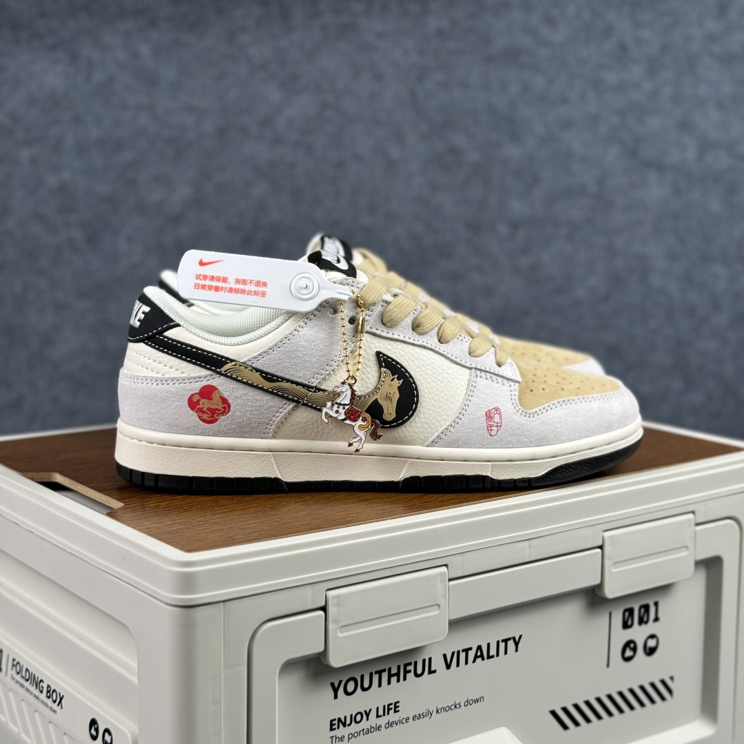 280 Nike SB Dunk Low 马年限定 高端定制 低帮休闲鞋浅米与浅灰的温柔交织 LX1988-811-Chinese UA Cheap High Quatity Brand Clothes Bags handbags Sneakers wholesale wholesaler seller from China Factory suppliers Fashion Clothing Shoes best Quality Beautiful Price 280 Nike SB Dunk Low 马年限定 高端定制 低帮休闲鞋浅米与浅灰的温柔交织 LX1988-811