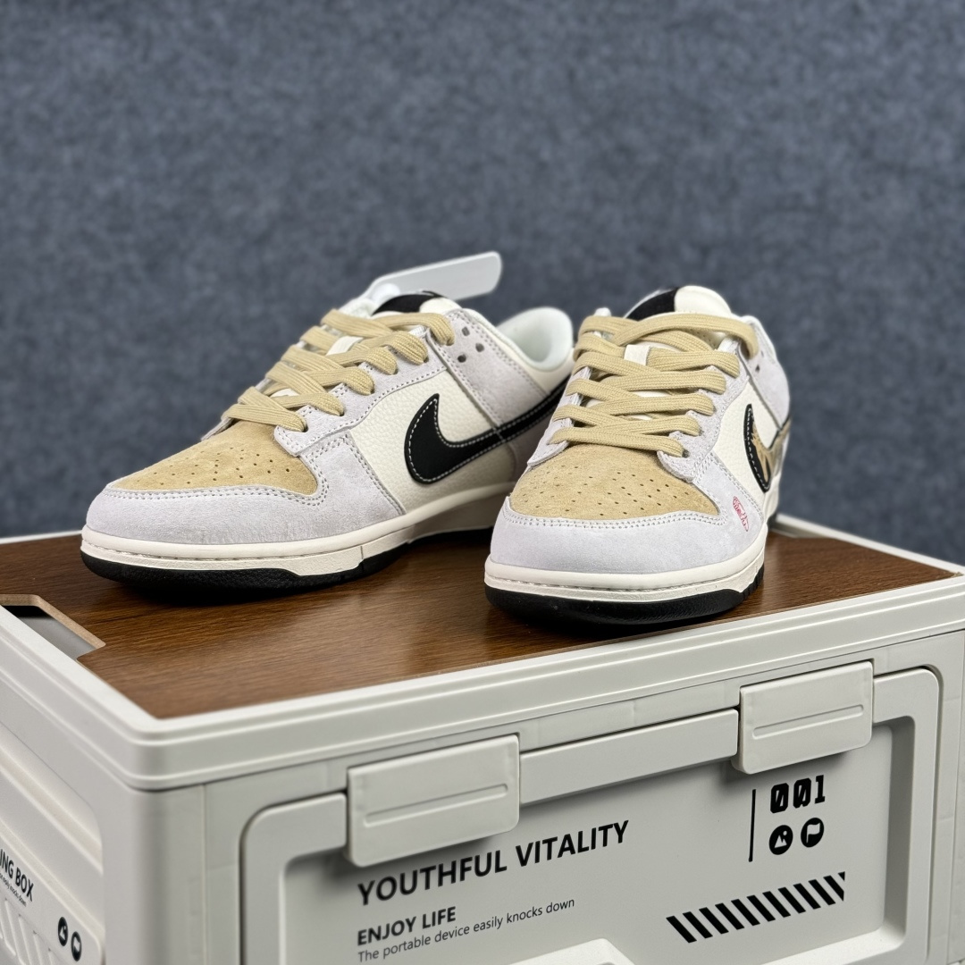 280 Nike SB Dunk Low 马年限定 高端定制 低帮休闲鞋浅米与浅灰的温柔交织 LX1988-811-Chinese UA Cheap High Quatity Brand Clothes Bags handbags Sneakers wholesale wholesaler seller from China Factory suppliers Fashion Clothing Shoes best Quality Beautiful Price 280 Nike SB Dunk Low 马年限定 高端定制 低帮休闲鞋浅米与浅灰的温柔交织 LX1988-811