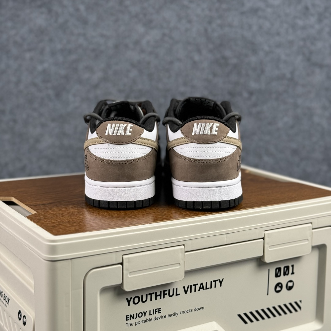 280 Nike SB Dunk Low 绑带 周年高端定制 低帮休闲板鞋 HF5441-100-Chinese UA Cheap High Quatity Brand Clothes Bags handbags Sneakers wholesale wholesaler seller from China Factory suppliers Fashion Clothing Shoes best Quality Beautiful Price 280 Nike SB Dunk Low 绑带 周年高端定制 低帮休闲板鞋 HF5441-100