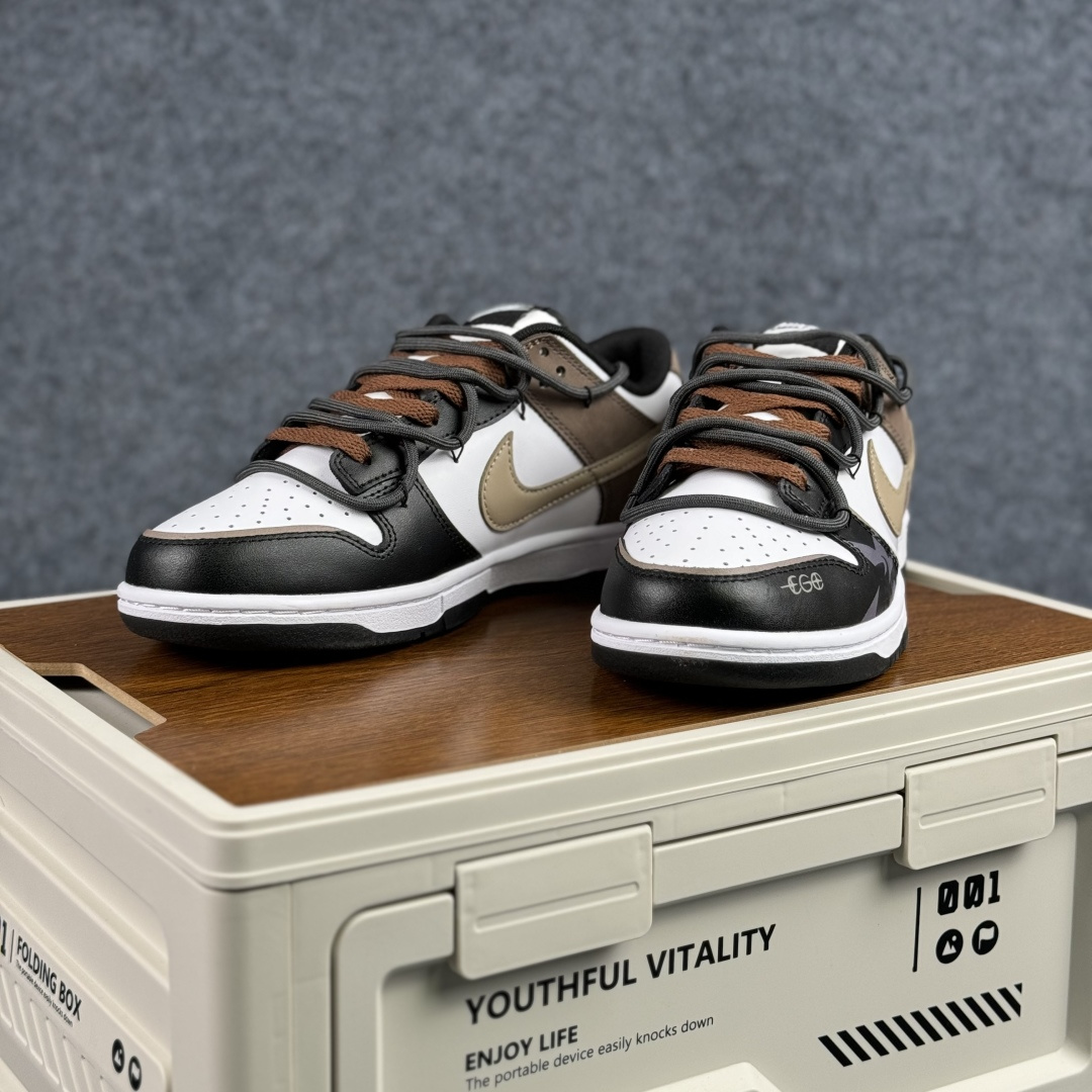280 Nike SB Dunk Low 绑带 周年高端定制 低帮休闲板鞋 HF5441-100-Chinese UA Cheap High Quatity Brand Clothes Bags handbags Sneakers wholesale wholesaler seller from China Factory suppliers Fashion Clothing Shoes best Quality Beautiful Price 280 Nike SB Dunk Low 绑带 周年高端定制 低帮休闲板鞋 HF5441-100