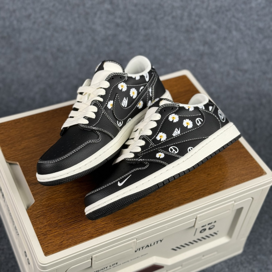 280 Nike Air Jordan 1 x Travis Scott AJ1倒勾 乔一倒钩 ‘DIY’定制 耐克 低帮文化篮球鞋 DZ2688-011-Chinese UA Cheap High Quatity Brand Clothes Bags handbags Sneakers wholesale wholesaler seller from China Factory suppliers Fashion Clothing Shoes best Quality Beautiful Price 280 Nike Air Jordan 1 x Travis Scott AJ1倒勾 乔一倒钩 ‘DIY’定制 耐克 低帮文化篮球鞋 DZ2688-011