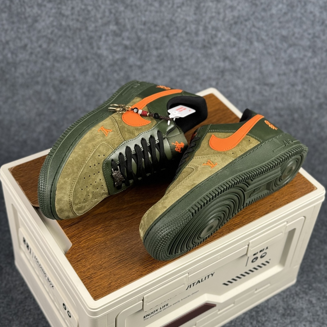 260- Nike Air Force 1'07 Low 马年限定 军绿橙星 空军一号低帮休闲板鞋 XY9025-010-Chinese UA Cheap High Quatity Brand Clothes Bags handbags Sneakers wholesale wholesaler seller from China Factory suppliers Fashion Clothing Shoes best Quality Beautiful Price 260- Nike Air Force 1'07 Low 马年限定 军绿橙星 空军一号低帮休闲板鞋 XY9025-010