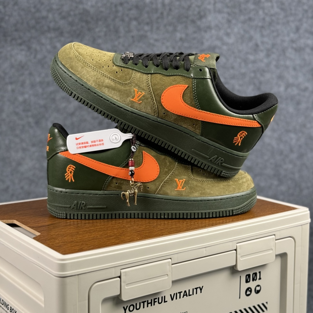 260- Nike Air Force 1'07 Low 马年限定 军绿橙星 空军一号低帮休闲板鞋 XY9025-010-Chinese UA Cheap High Quatity Brand Clothes Bags handbags Sneakers wholesale wholesaler seller from China Factory suppliers Fashion Clothing Shoes best Quality Beautiful Price 260- Nike Air Force 1'07 Low 马年限定 军绿橙星 空军一号低帮休闲板鞋 XY9025-010