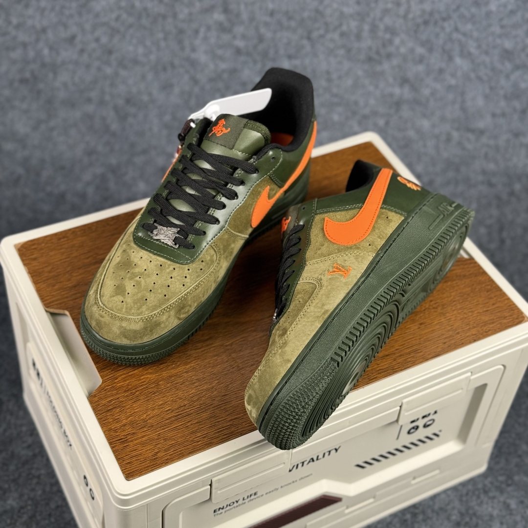 260- Nike Air Force 1'07 Low 马年限定 军绿橙星 空军一号低帮休闲板鞋 XY9025-010-Chinese UA Cheap High Quatity Brand Clothes Bags handbags Sneakers wholesale wholesaler seller from China Factory suppliers Fashion Clothing Shoes best Quality Beautiful Price 260- Nike Air Force 1'07 Low 马年限定 军绿橙星 空军一号低帮休闲板鞋 XY9025-010