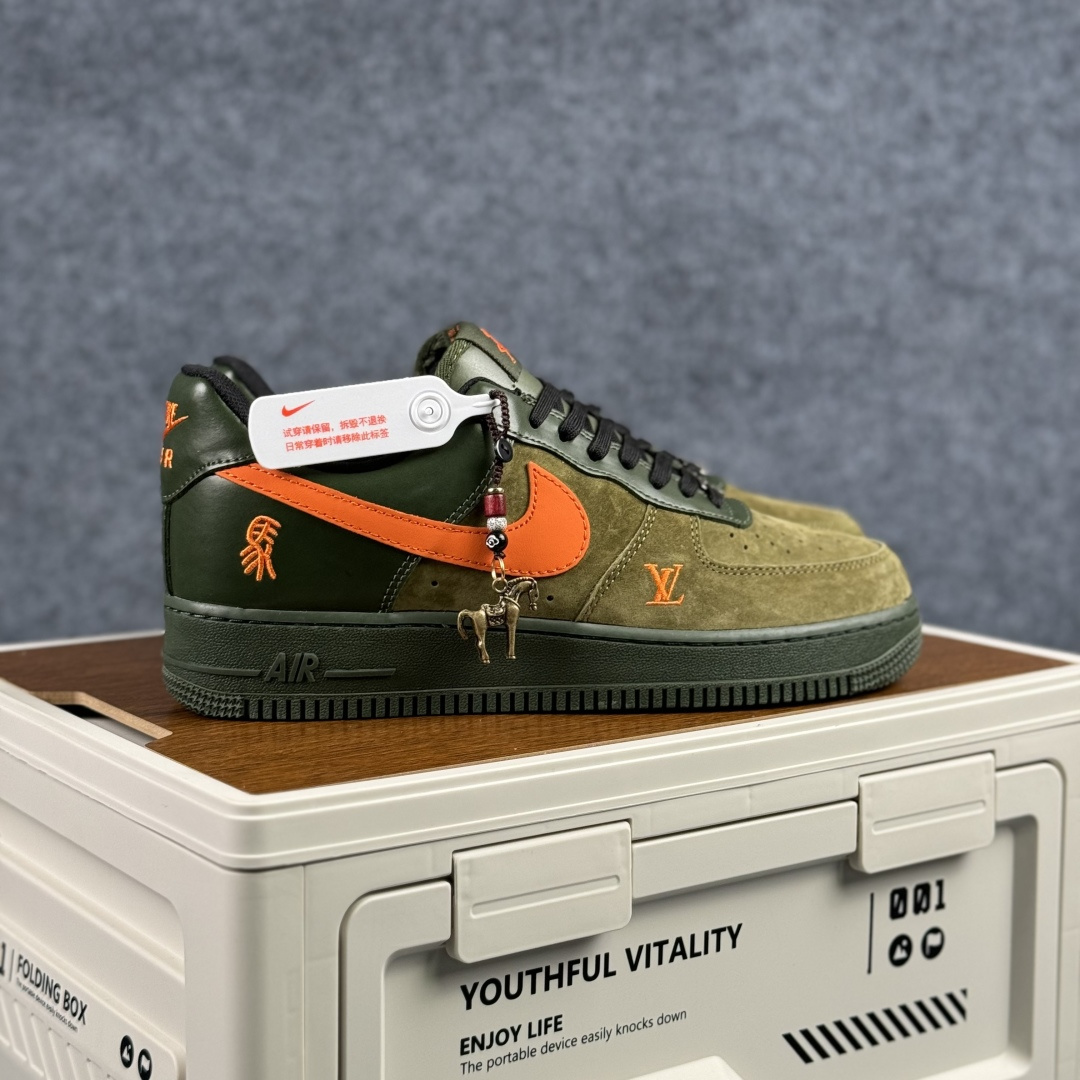 260- Nike Air Force 1'07 Low 马年限定 军绿橙星 空军一号低帮休闲板鞋 XY9025-010-Chinese UA Cheap High Quatity Brand Clothes Bags handbags Sneakers wholesale wholesaler seller from China Factory suppliers Fashion Clothing Shoes best Quality Beautiful Price 260- Nike Air Force 1'07 Low 马年限定 军绿橙星 空军一号低帮休闲板鞋 XY9025-010