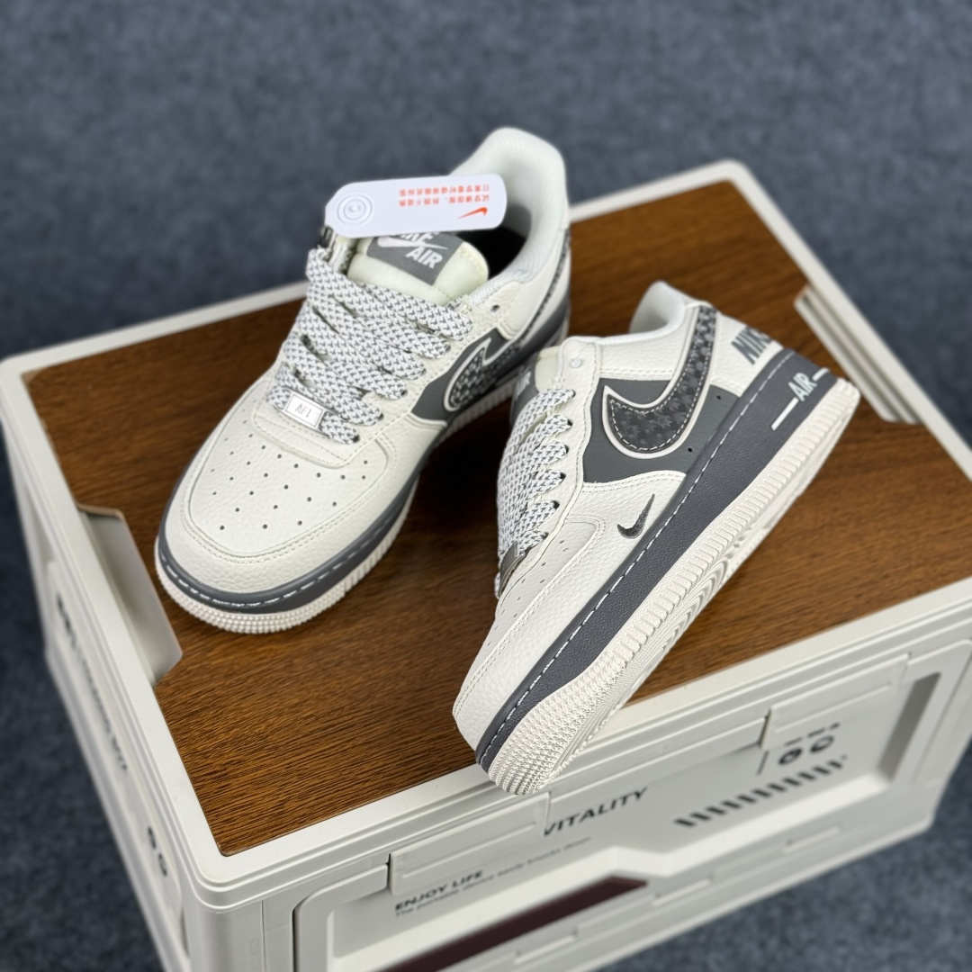 260 Nike Air Force 1'07 Low 米白拼深灰 空军一号低帮休闲板鞋 SM6668-107-Chinese UA Cheap High Quatity Brand Clothes Bags handbags Sneakers wholesale wholesaler seller from China Factory suppliers Fashion Clothing Shoes best Quality Beautiful Price 260 Nike Air Force 1'07 Low 米白拼深灰 空军一号低帮休闲板鞋 SM6668-107