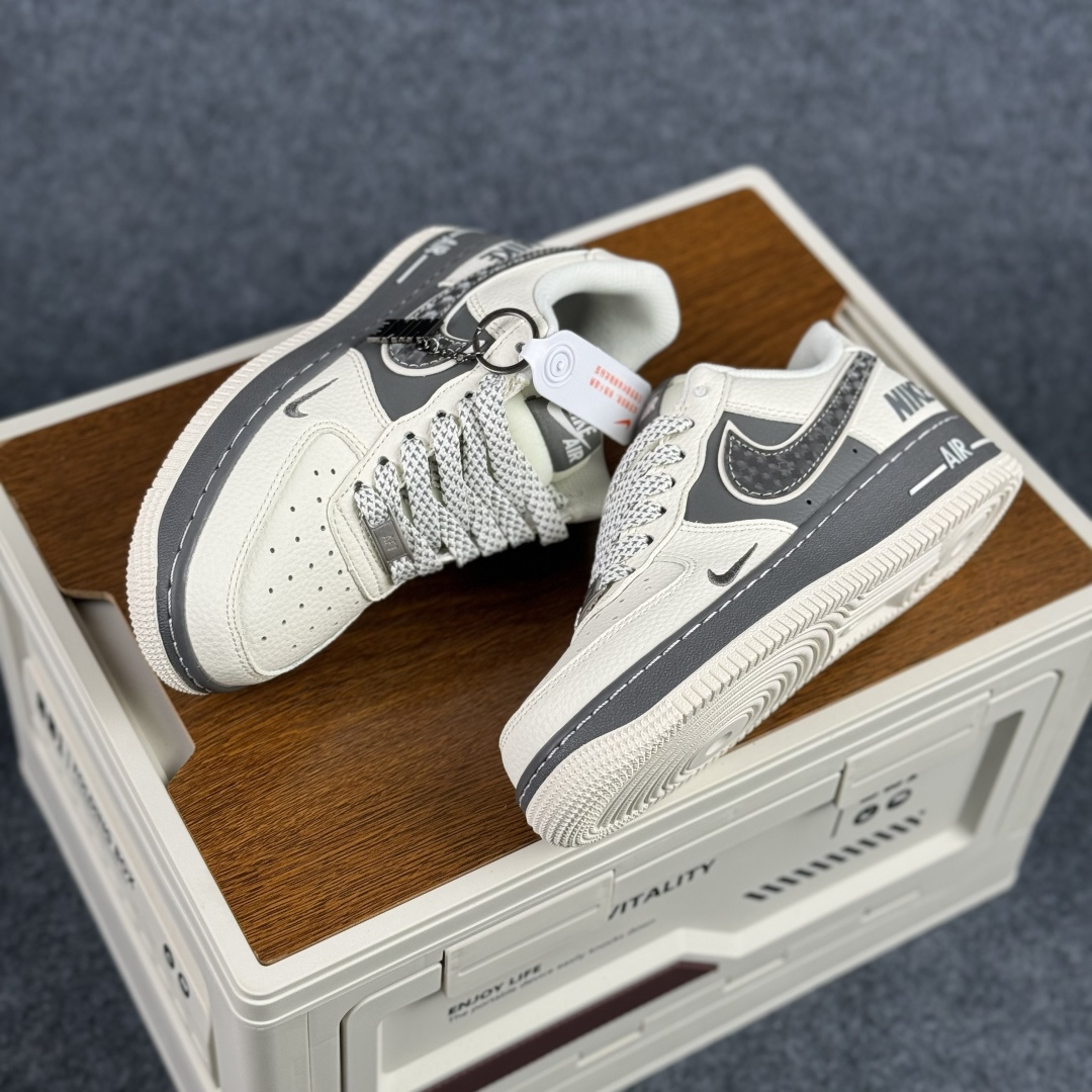 260 Nike Air Force 1'07 Low 米白拼深灰 空军一号低帮休闲板鞋 SM6668-107-Chinese UA Cheap High Quatity Brand Clothes Bags handbags Sneakers wholesale wholesaler seller from China Factory suppliers Fashion Clothing Shoes best Quality Beautiful Price 260 Nike Air Force 1'07 Low 米白拼深灰 空军一号低帮休闲板鞋 SM6668-107