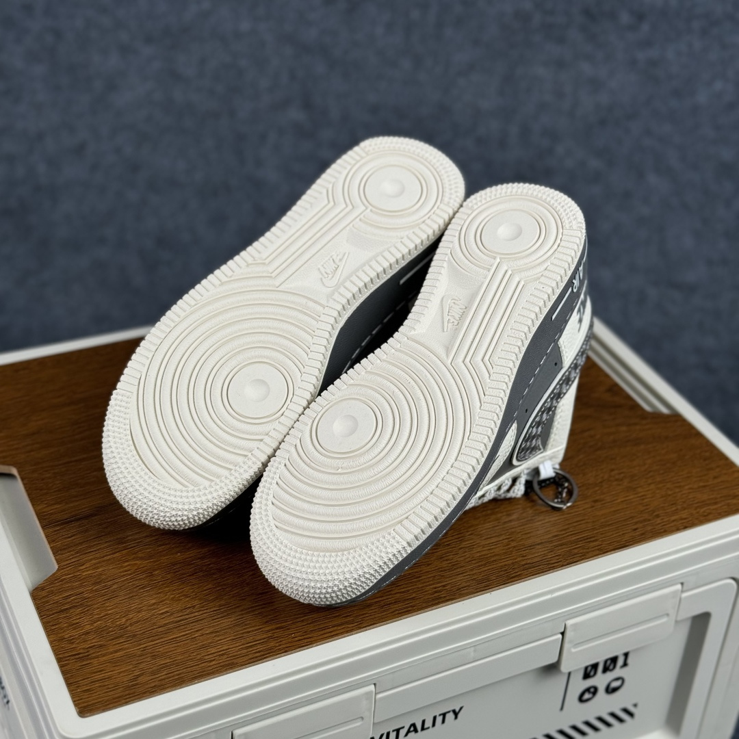 260 Nike Air Force 1'07 Low 米白拼深灰 空军一号低帮休闲板鞋 SM6668-107-Chinese UA Cheap High Quatity Brand Clothes Bags handbags Sneakers wholesale wholesaler seller from China Factory suppliers Fashion Clothing Shoes best Quality Beautiful Price 260 Nike Air Force 1'07 Low 米白拼深灰 空军一号低帮休闲板鞋 SM6668-107