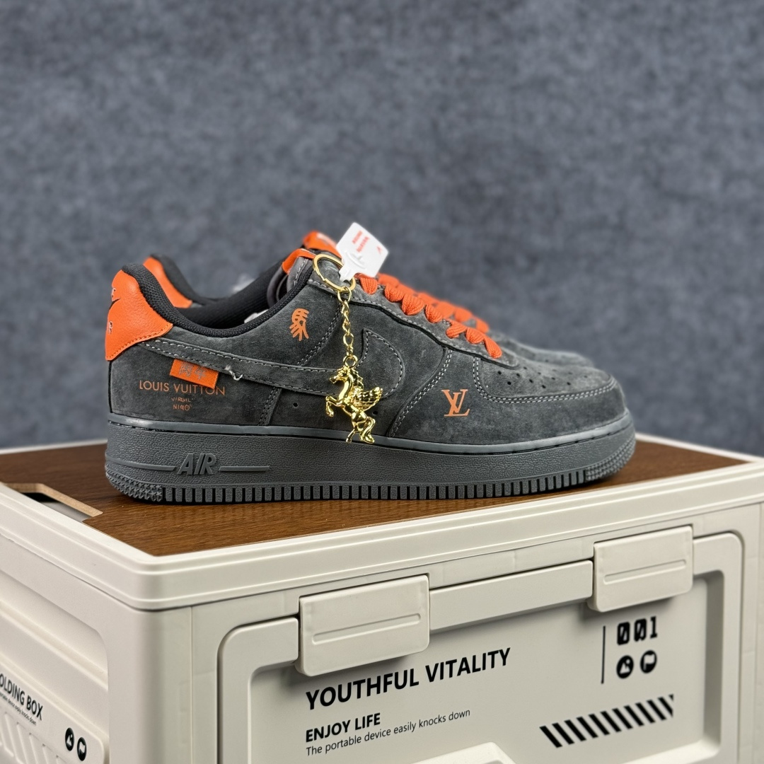 260 Nike Air Force 1'07 Low 马年限定 岩灰缀橙 空军一号低帮休闲板鞋 FV3694-105-Chinese UA Cheap High Quatity Brand Clothes Bags handbags Sneakers wholesale wholesaler seller from China Factory suppliers Fashion Clothing Shoes best Quality Beautiful Price 260 Nike Air Force 1'07 Low 马年限定 岩灰缀橙 空军一号低帮休闲板鞋 FV3694-105