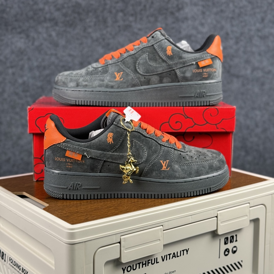 260 Nike Air Force 1'07 Low 马年限定 岩灰缀橙 空军一号低帮休闲板鞋 FV3694-105-Chinese UA Cheap High Quatity Brand Clothes Bags handbags Sneakers wholesale wholesaler seller from China Factory suppliers Fashion Clothing Shoes best Quality Beautiful Price 260 Nike Air Force 1'07 Low 马年限定 岩灰缀橙 空军一号低帮休闲板鞋 FV3694-105