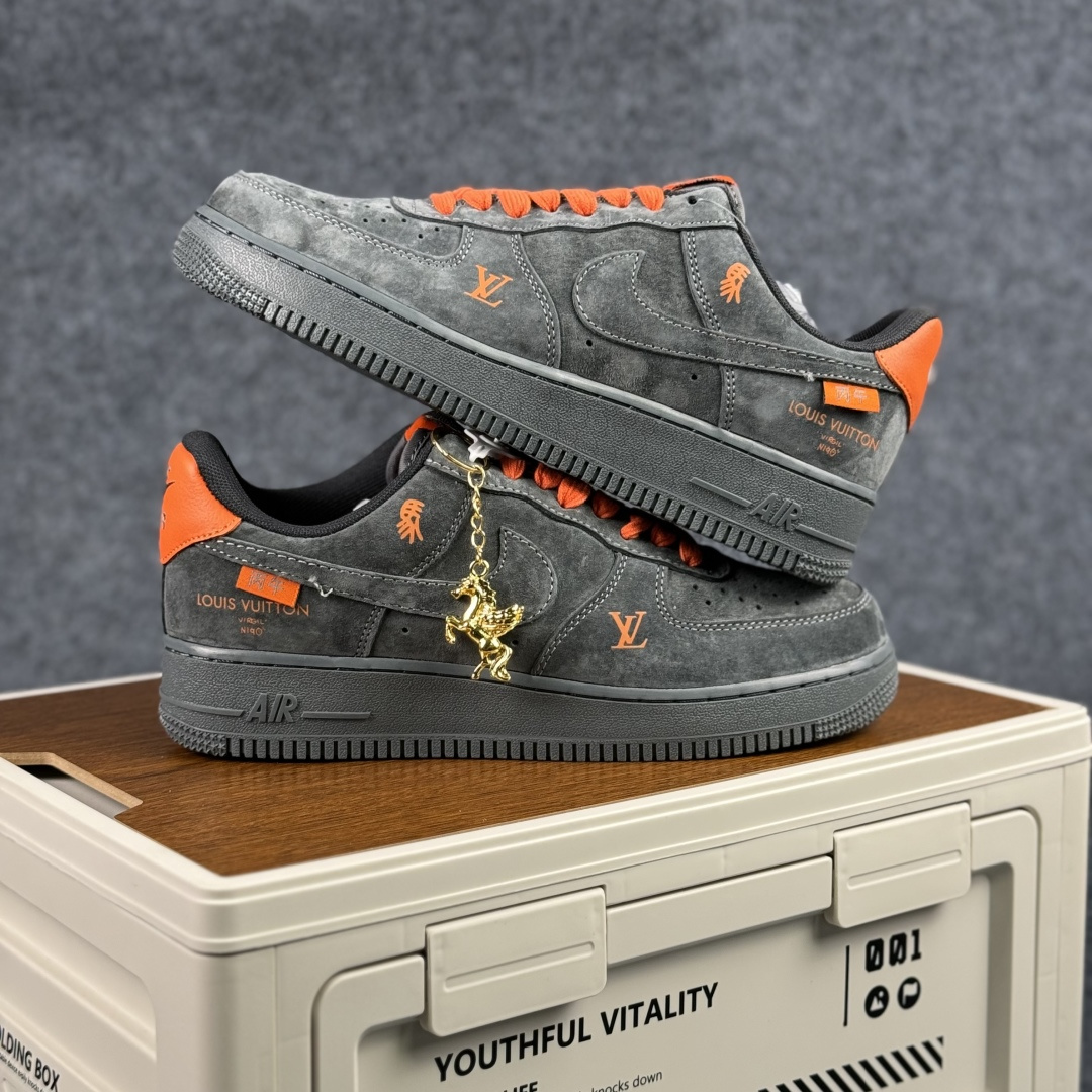 260 Nike Air Force 1'07 Low 马年限定 岩灰缀橙 空军一号低帮休闲板鞋 FV3694-105-Chinese UA Cheap High Quatity Brand Clothes Bags handbags Sneakers wholesale wholesaler seller from China Factory suppliers Fashion Clothing Shoes best Quality Beautiful Price 260 Nike Air Force 1'07 Low 马年限定 岩灰缀橙 空军一号低帮休闲板鞋 FV3694-105