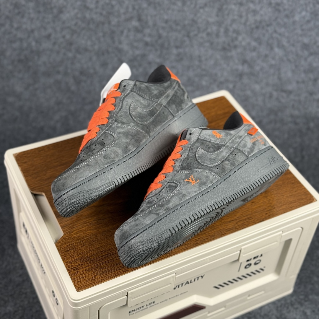 260 Nike Air Force 1'07 Low 马年限定 岩灰缀橙 空军一号低帮休闲板鞋 FV3694-105-Chinese UA Cheap High Quatity Brand Clothes Bags handbags Sneakers wholesale wholesaler seller from China Factory suppliers Fashion Clothing Shoes best Quality Beautiful Price 260 Nike Air Force 1'07 Low 马年限定 岩灰缀橙 空军一号低帮休闲板鞋 FV3694-105
