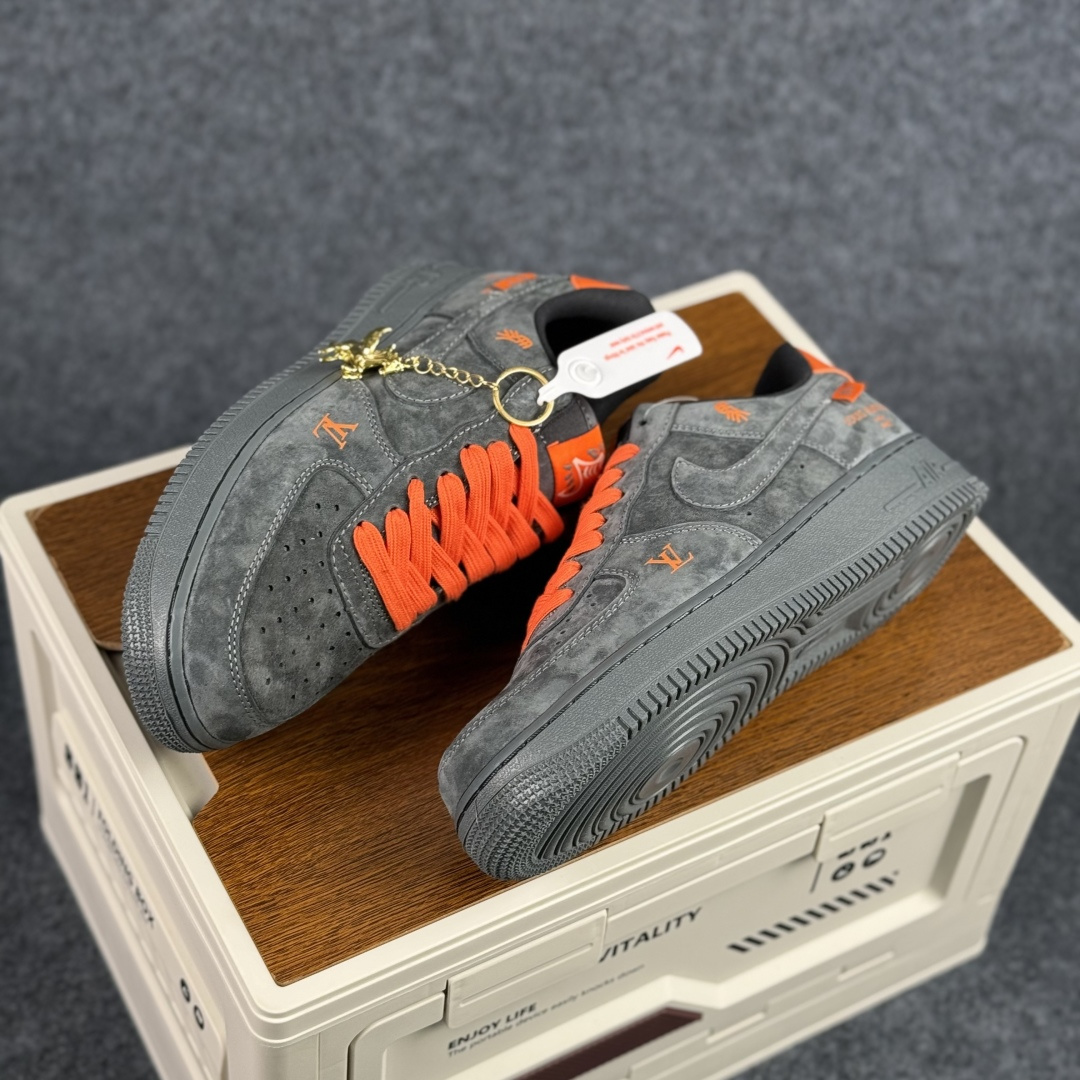 260 Nike Air Force 1'07 Low 马年限定 岩灰缀橙 空军一号低帮休闲板鞋 FV3694-105-Chinese UA Cheap High Quatity Brand Clothes Bags handbags Sneakers wholesale wholesaler seller from China Factory suppliers Fashion Clothing Shoes best Quality Beautiful Price 260 Nike Air Force 1'07 Low 马年限定 岩灰缀橙 空军一号低帮休闲板鞋 FV3694-105