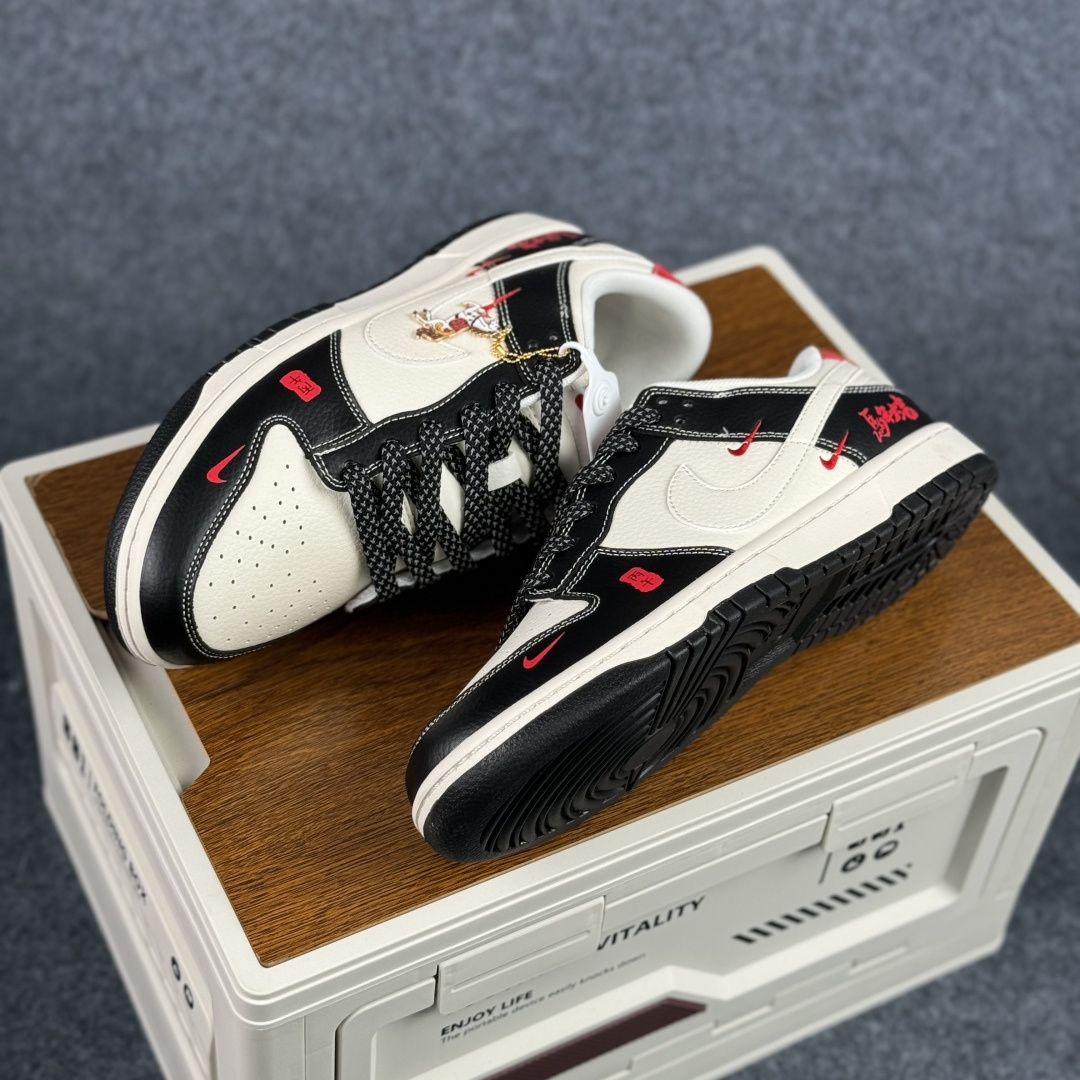 280 Nike Dunk Low Retro ‘DIY高端定制’马年大吉 耐克 低帮休闲运动板鞋 LX1988-821-Chinese UA Cheap High Quatity Brand Clothes Bags handbags Sneakers wholesale wholesaler seller from China Factory suppliers Fashion Clothing Shoes best Quality Beautiful Price 280 Nike Dunk Low Retro ‘DIY高端定制’马年大吉 耐克 低帮休闲运动板鞋 LX1988-821